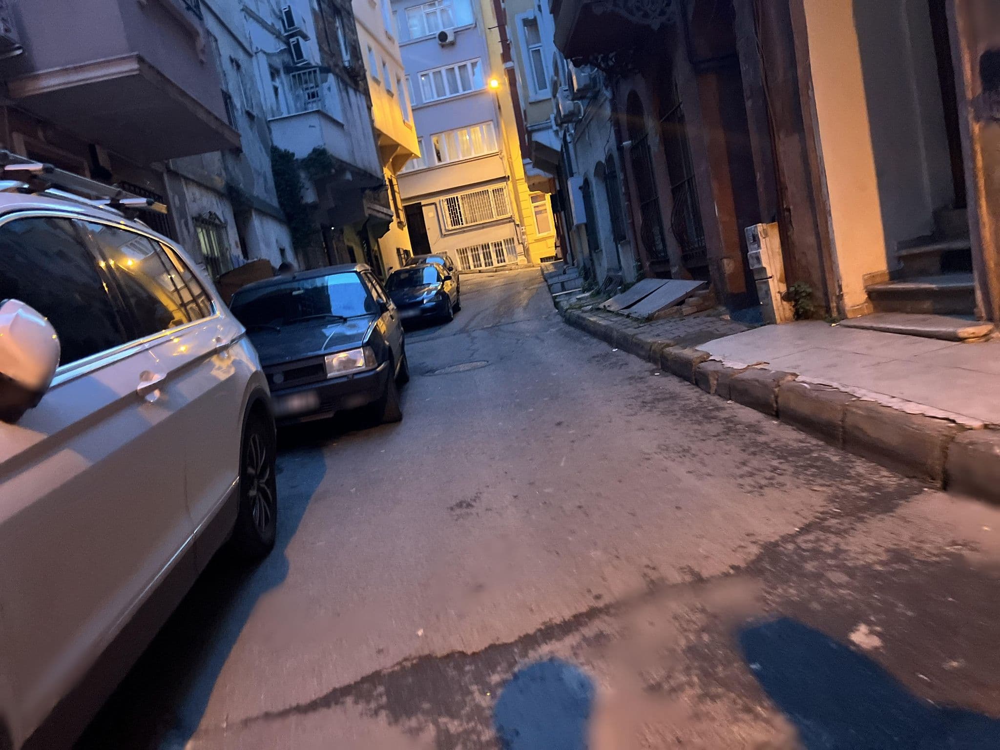 Street view near Taxim Starlight Hotel, Eminönü — © shogohirasawa (CC BY-SA · Mapillary)