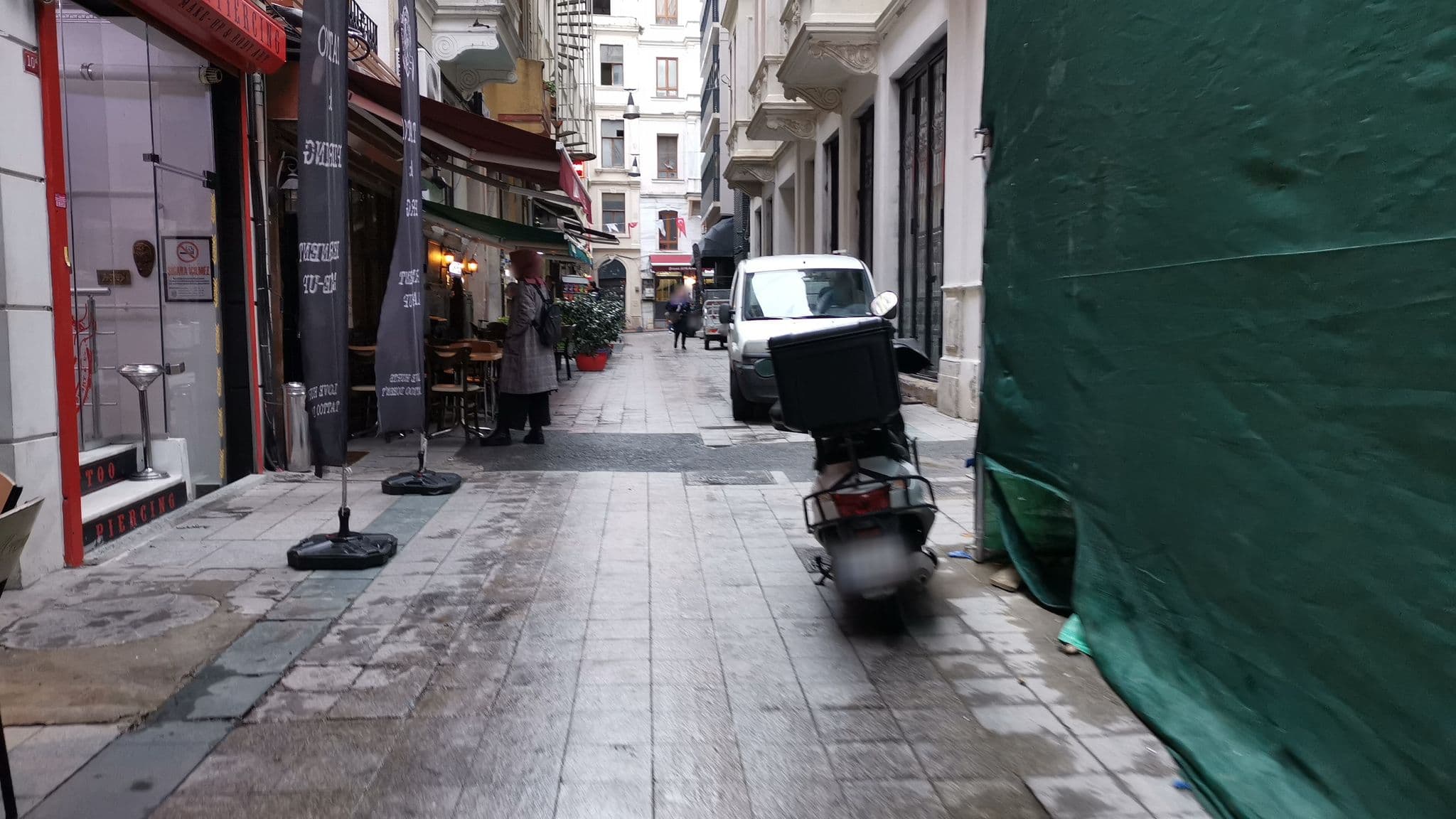 Street view near Tango Hotel, Eminönü