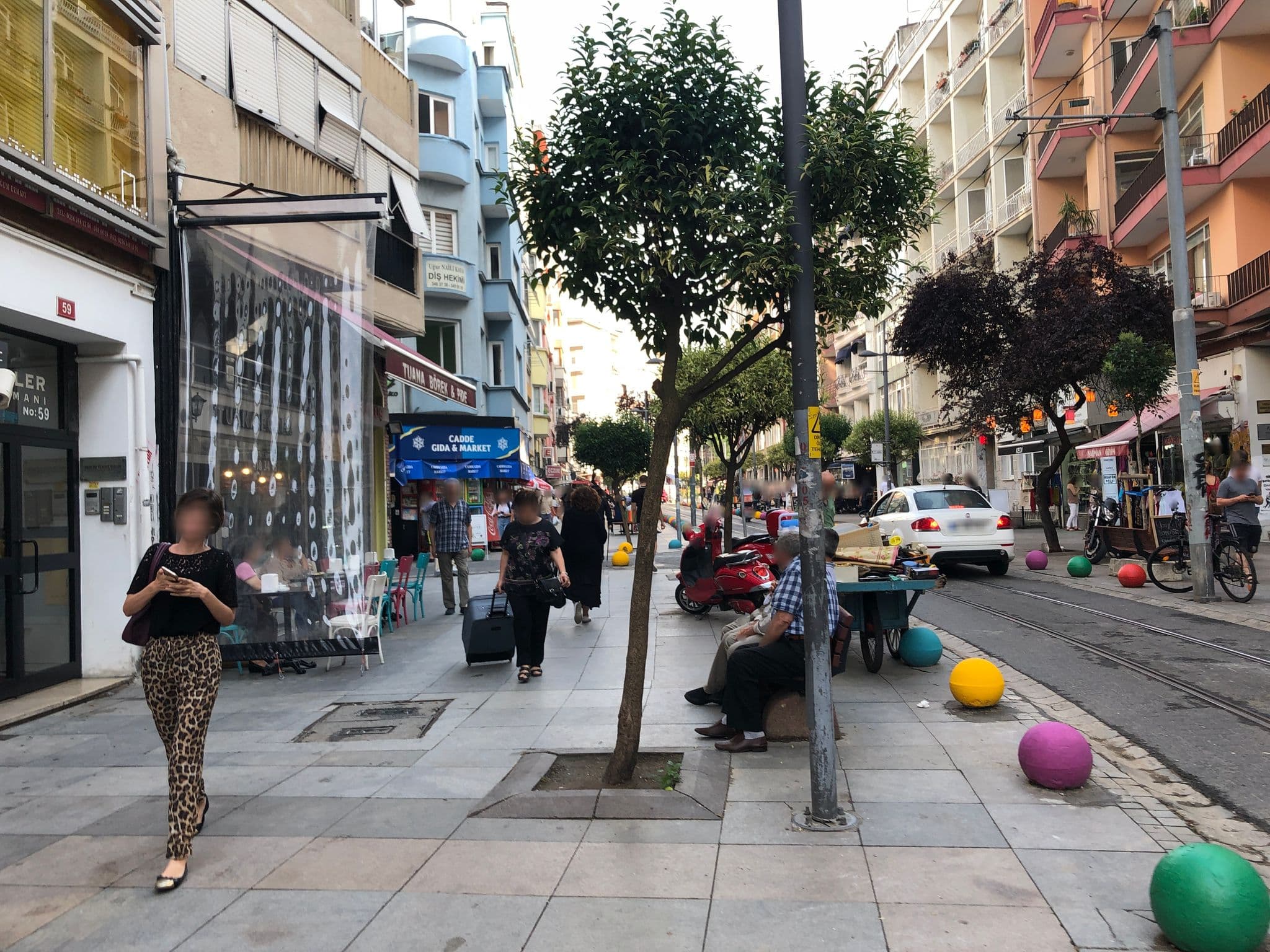 Street view near Pasha Hotel, Salacak — © oguzhaner (CC BY-SA · Mapillary)