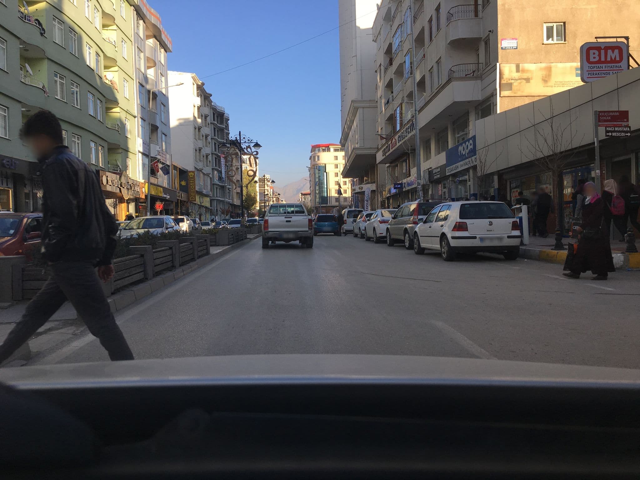 Street view near Avalon Altes, Van — © kaymakam (CC BY-SA · Mapillary)
