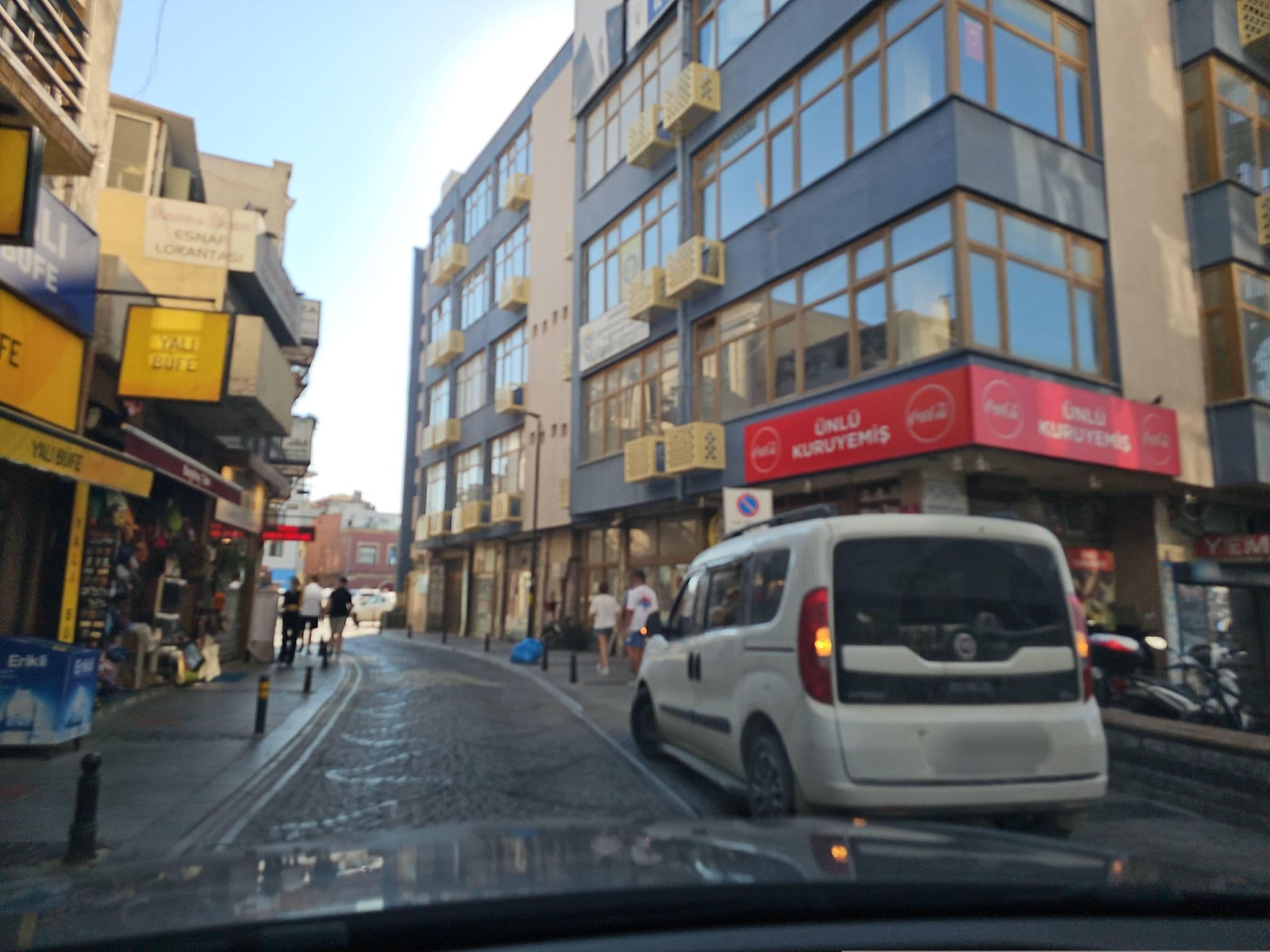 Street view near Hotel Karavanserai, Çanakkale — © observer17 (CC BY-SA · Mapillary)