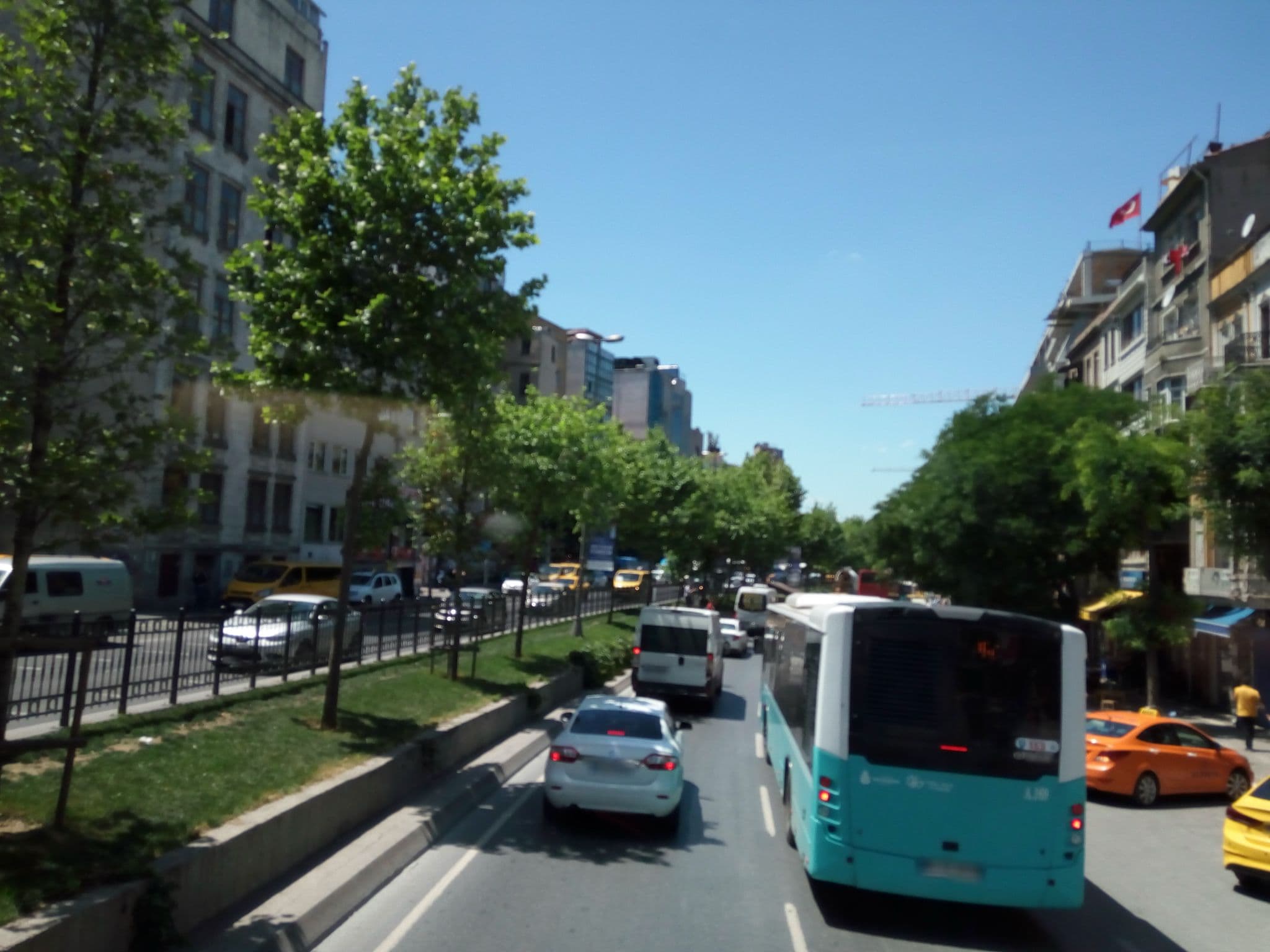 Street view near Pera Line Residence, Eminönü