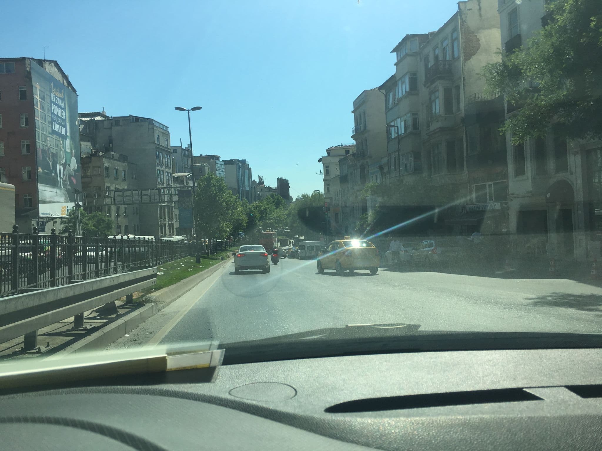 Street view near Taksim Twin Hotel, Eminönü