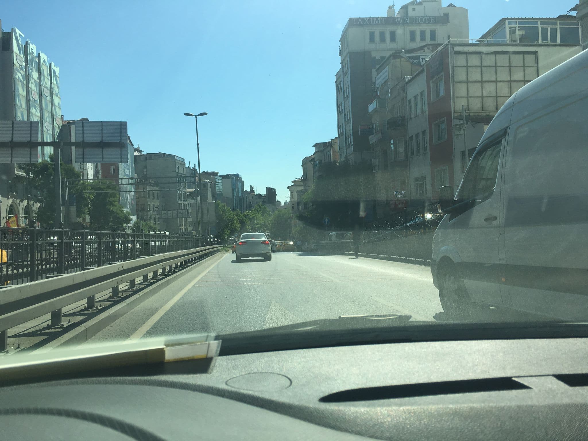 Street view near Yellow Mansion Hotel, Eminönü — © myusufuyan (CC BY-SA · Mapillary)