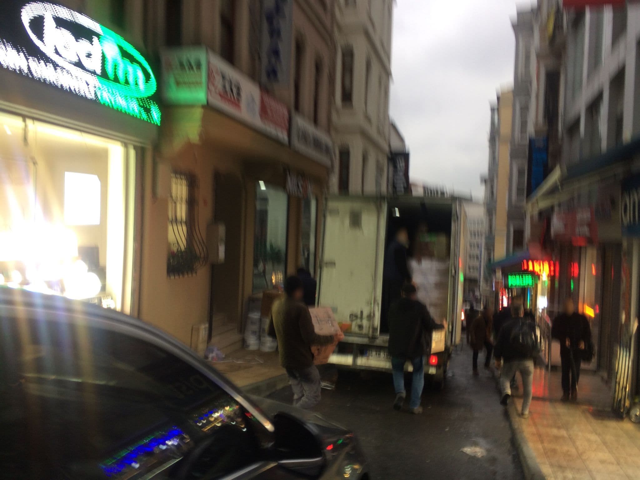 Street view near Walton, Eminönü — © iraa (CC BY-SA · Mapillary)