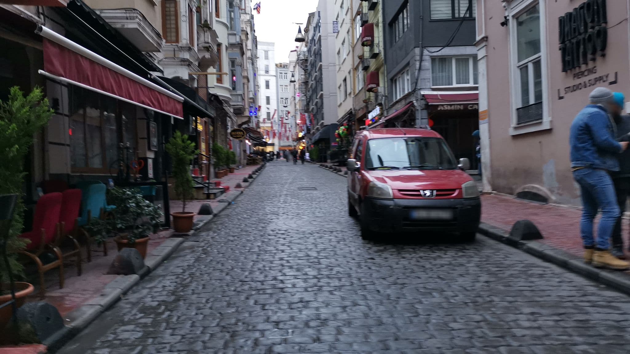 Street view near Grand Hotel Palmiye, Eminönü