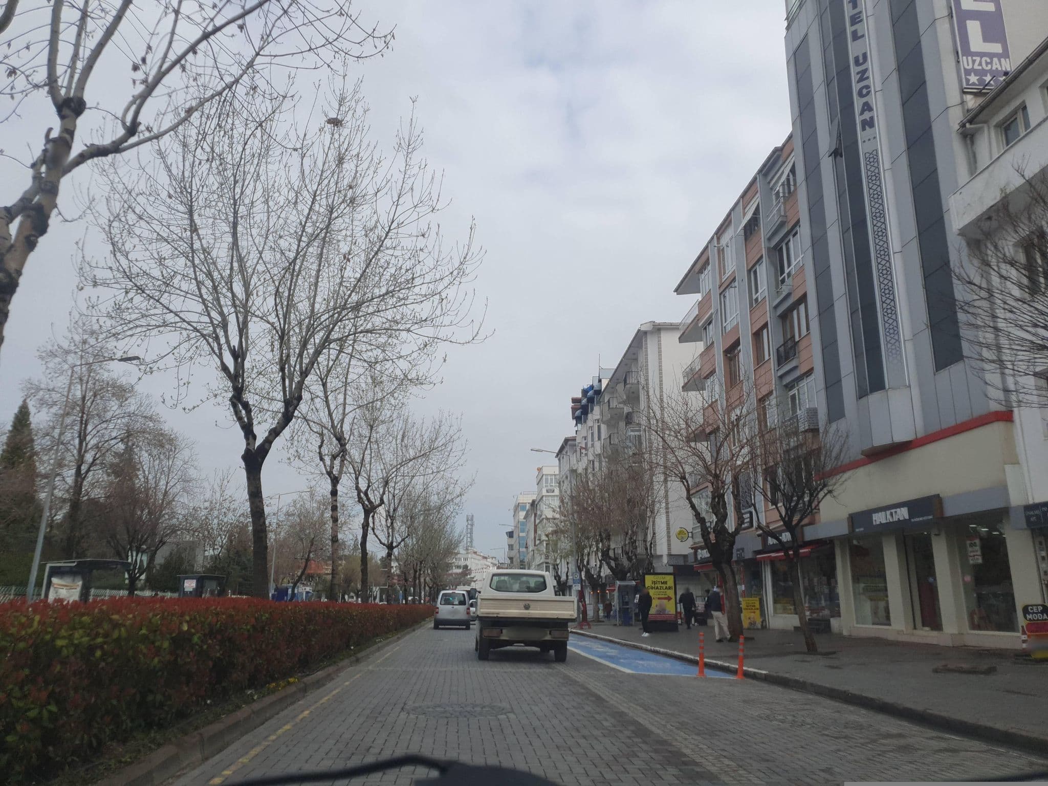 Street view near Hotel Uzcan, Uşak — © VoSToK (CC BY-SA · Mapillary)