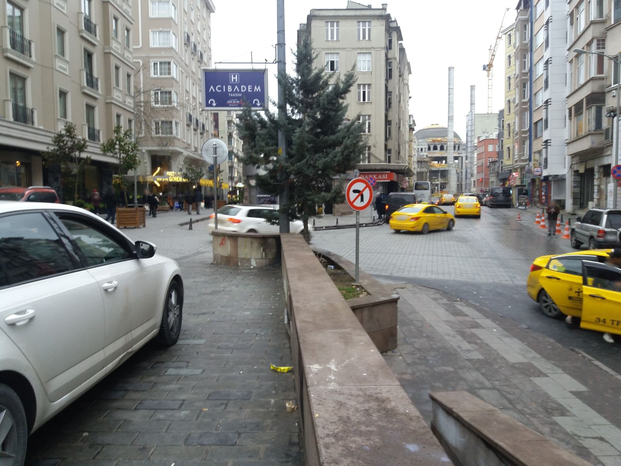 Street view near Taksim Bosphorus Hotel, Şişli
