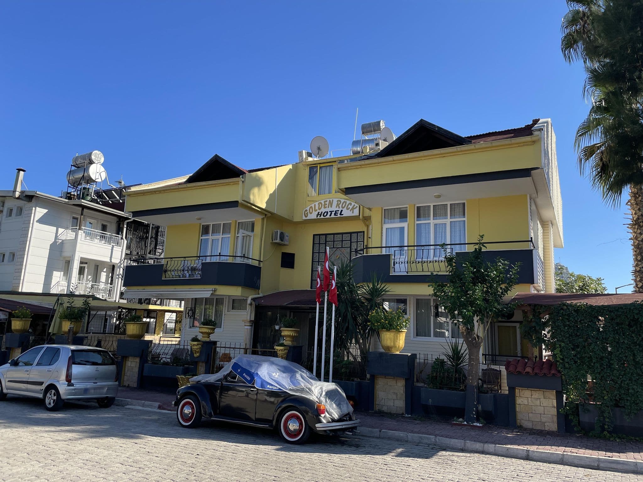 Street view near Amsterdam Otel & Suites, Kemer — © batyrmastyr (CC BY-SA · Mapillary)