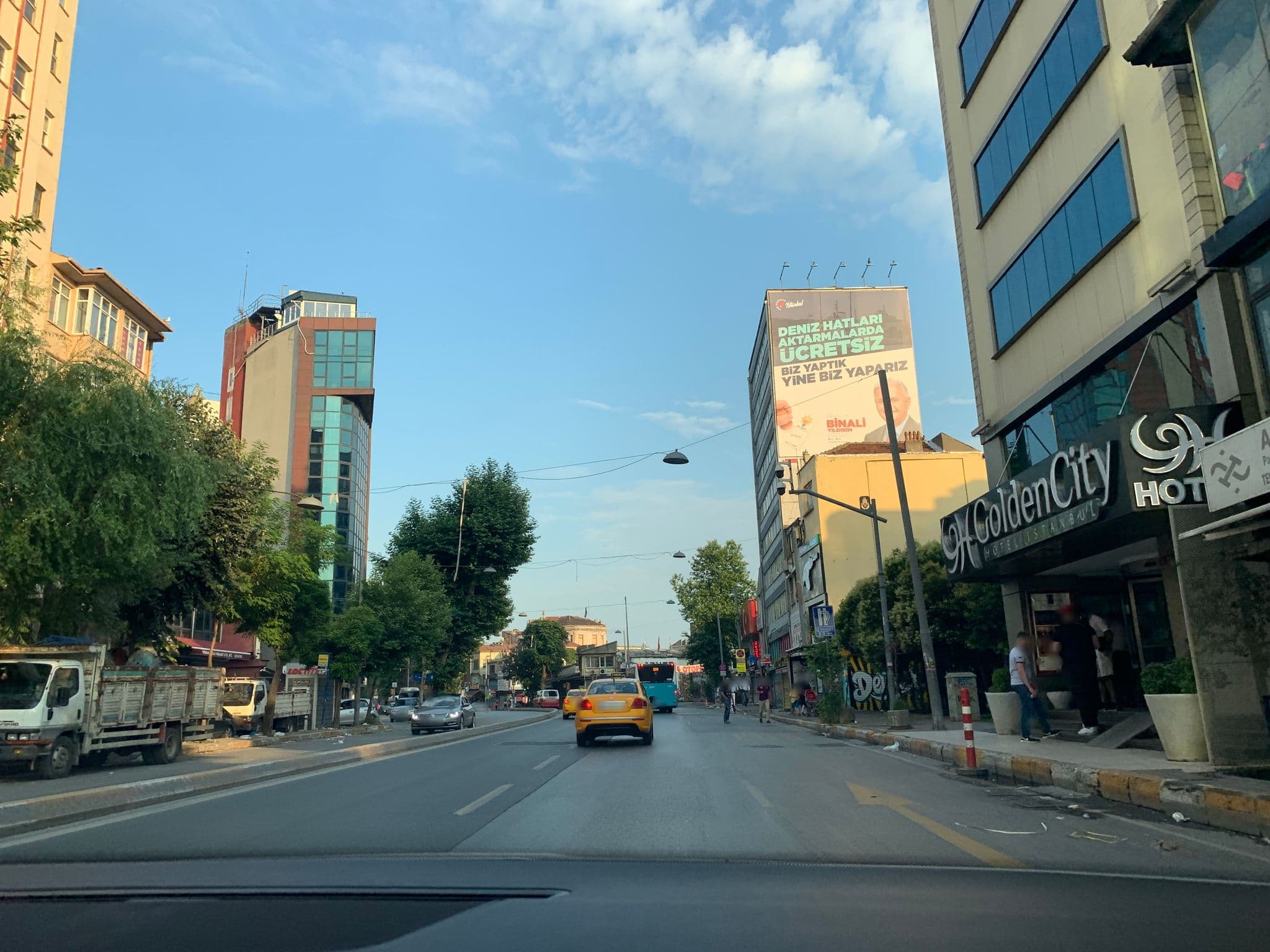 Street view near Golden City Hotel, Eminönü