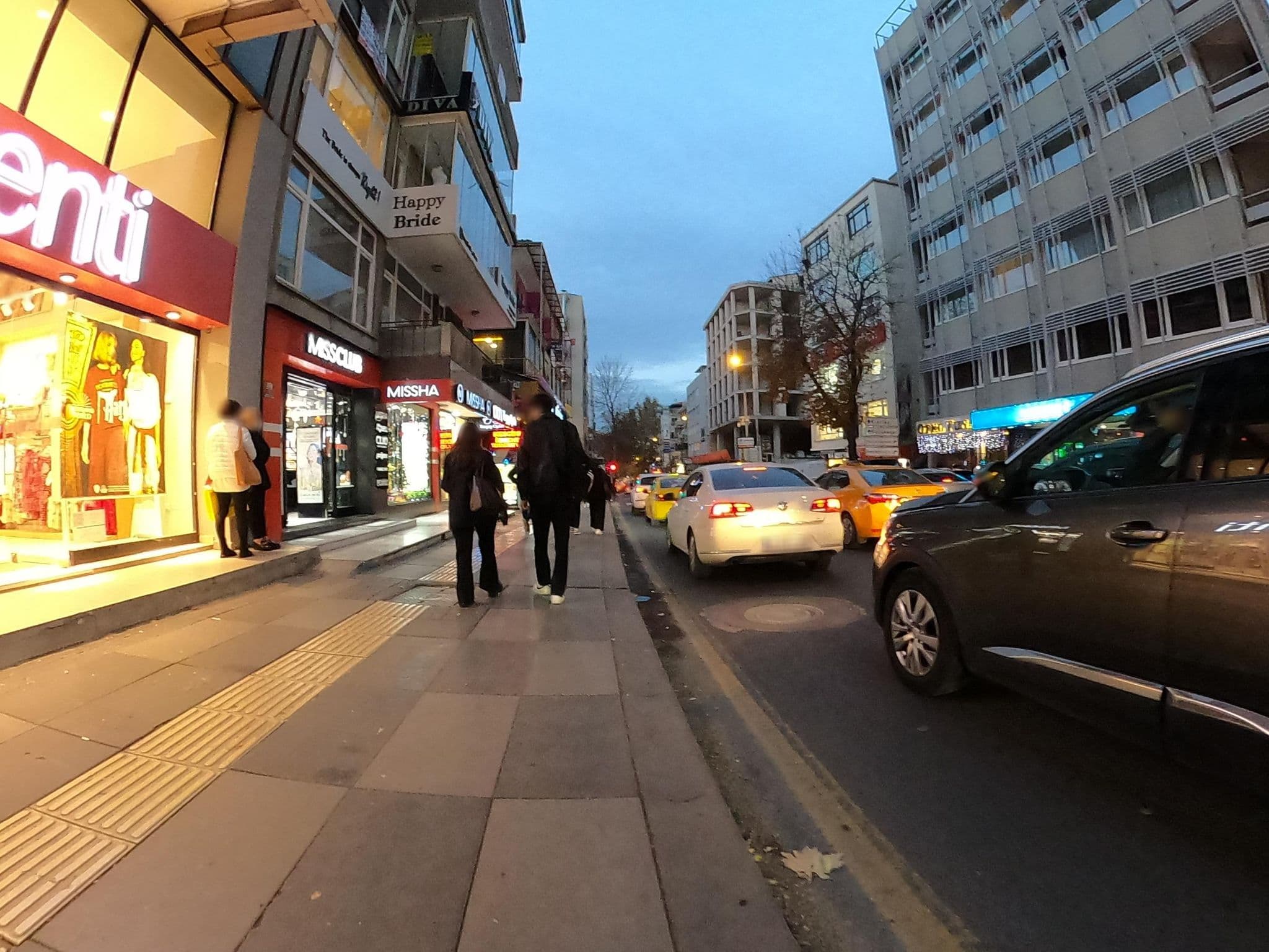 Street view near Otel Tunalı, Kavaklıdere — © Zafer (CC BY-SA · Mapillary)