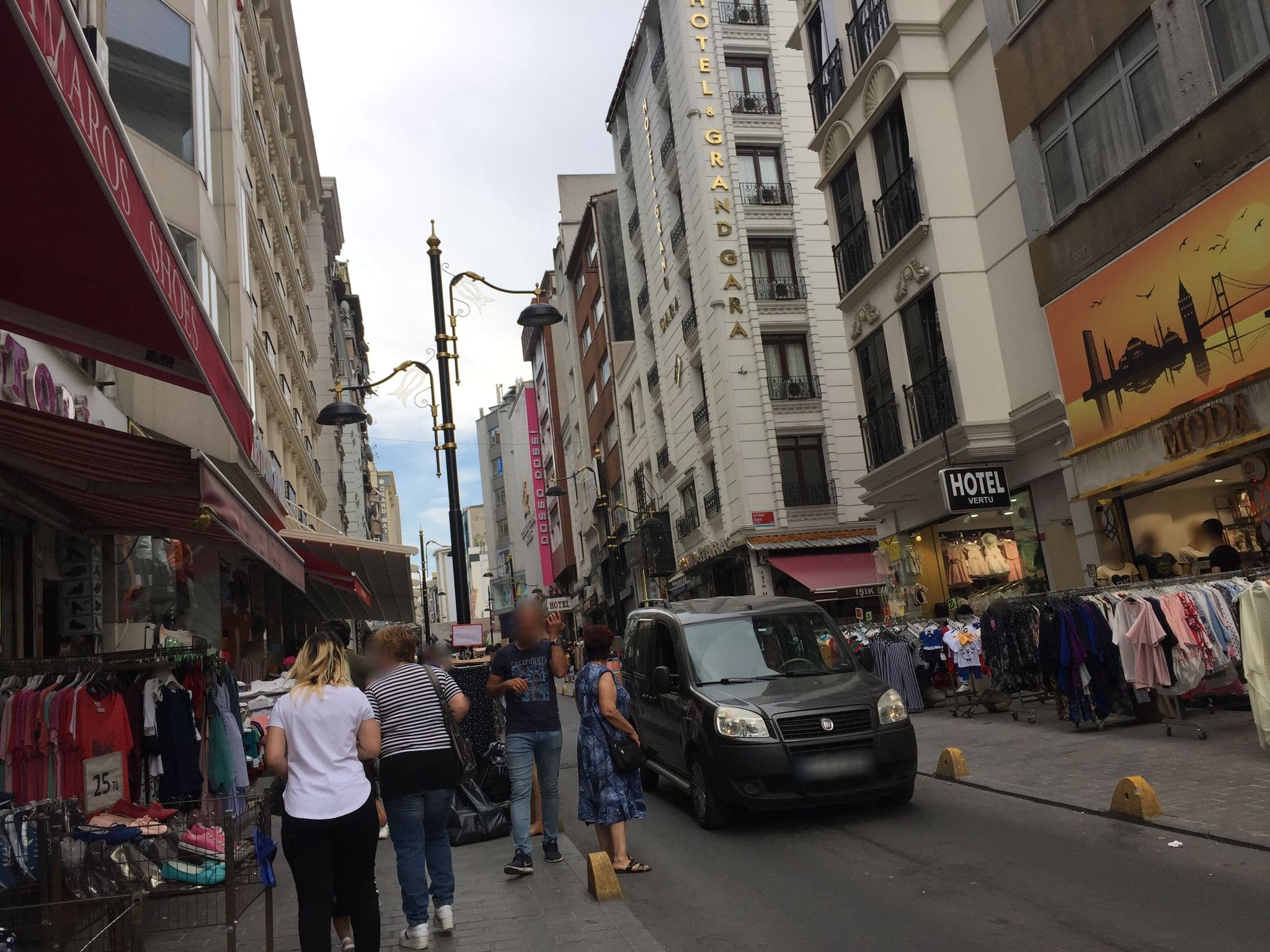 Street view near İstanbul Trend Otel, Istanbul — © sessiznotalar (CC BY-SA · Mapillary)