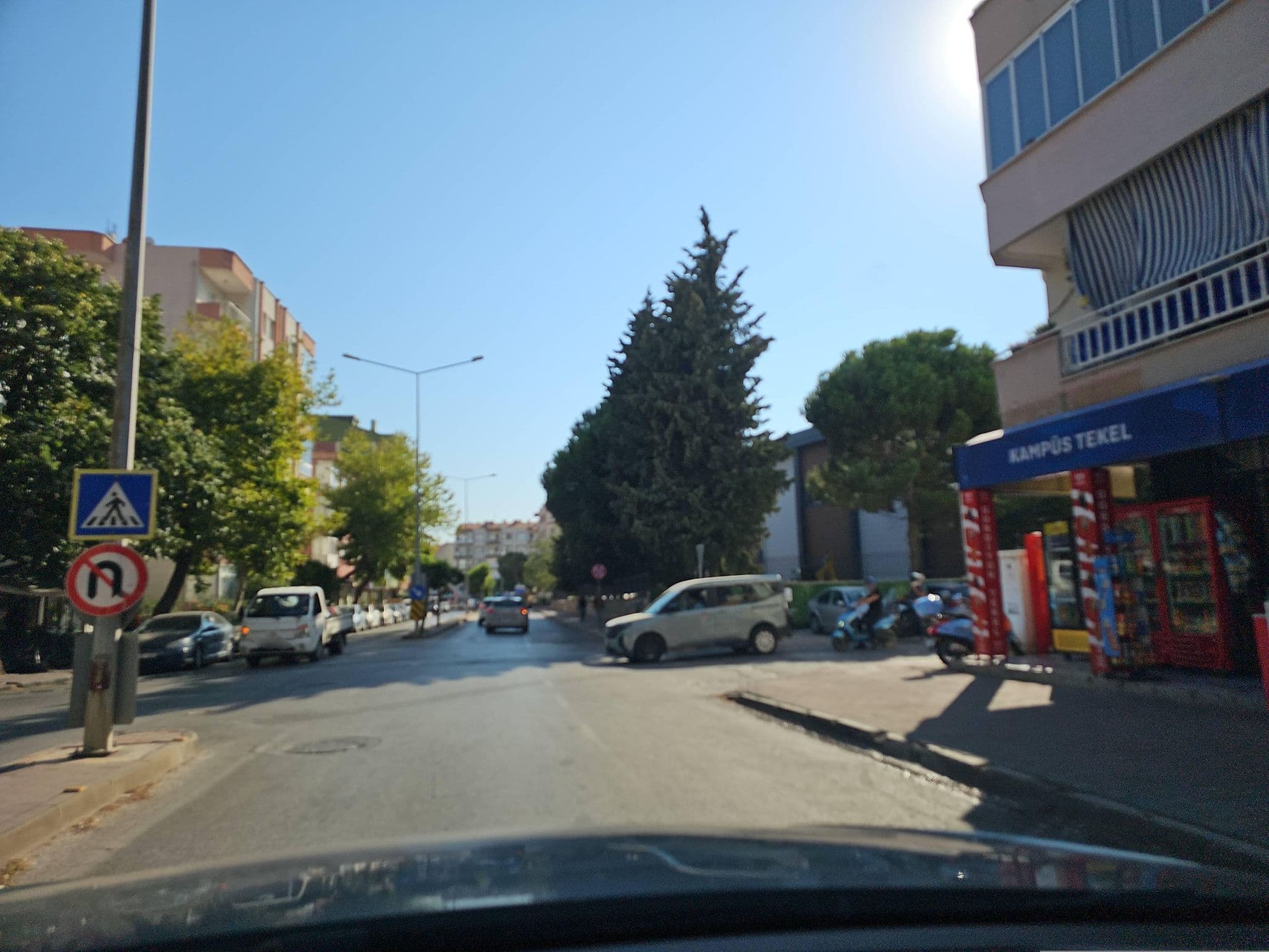 Street view near Karakaş Pansiyon, Çanakkale — © observer17 (CC BY-SA · Mapillary)