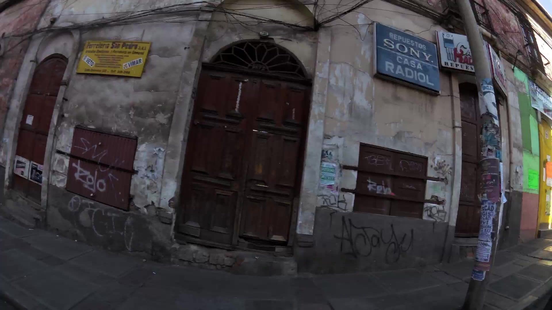 Street view near Onkel Inn, La Paz