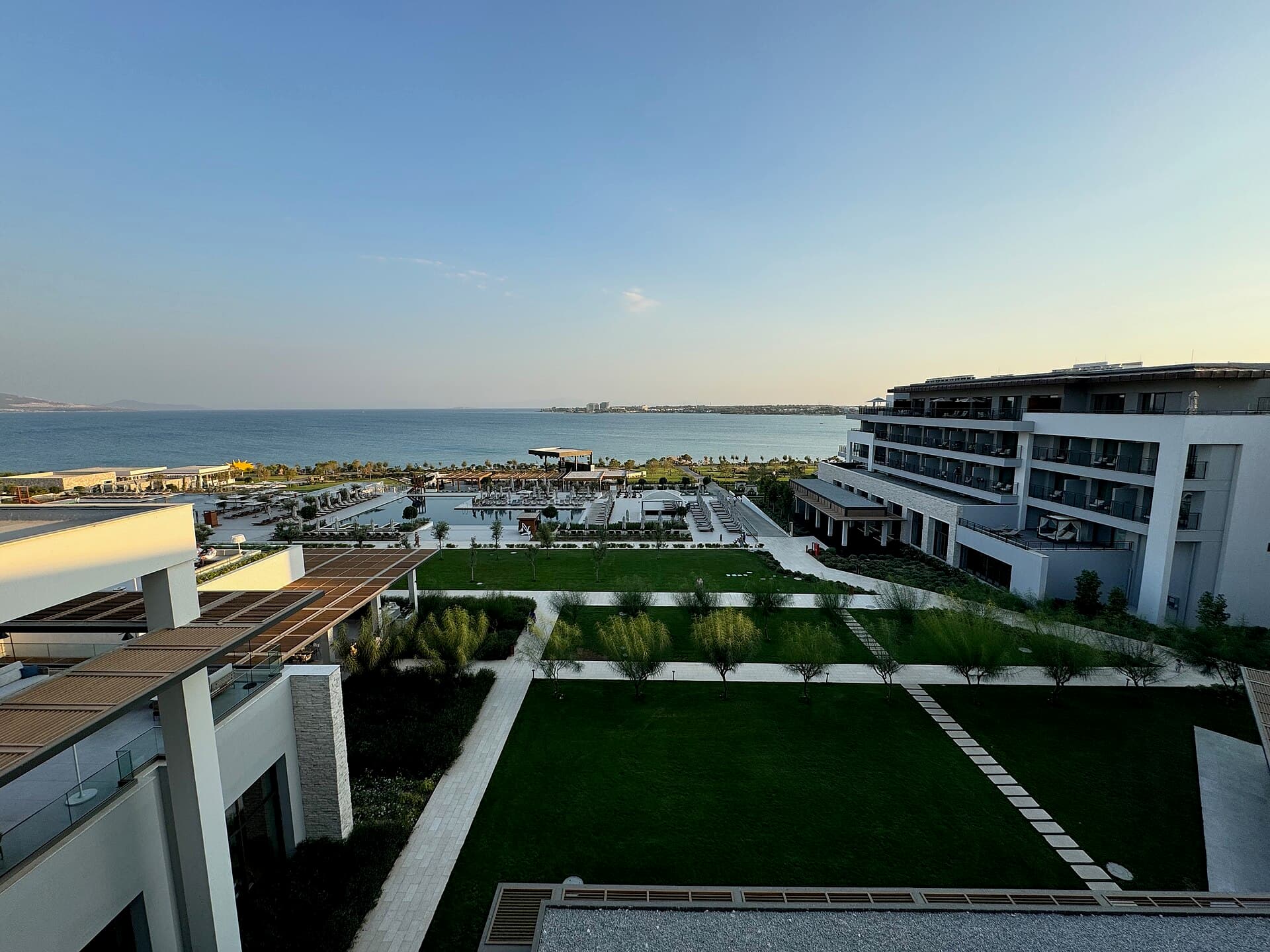 Anda Barut Collection (via Wikimedia Commons, CC BY-SA 4.0)