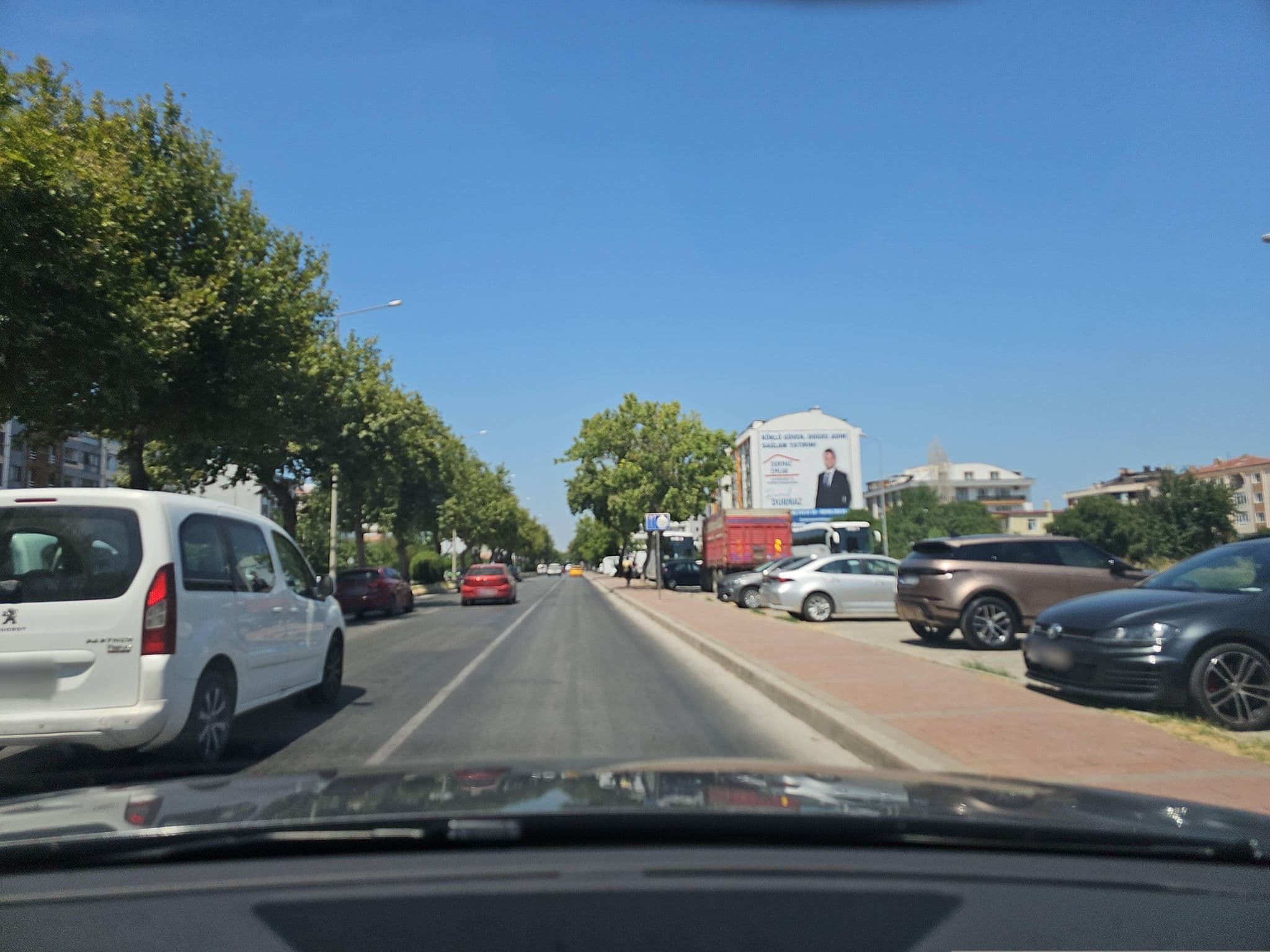 Street view near Cura Otel, Çanakkale — © observer17 (CC BY-SA · Mapillary)