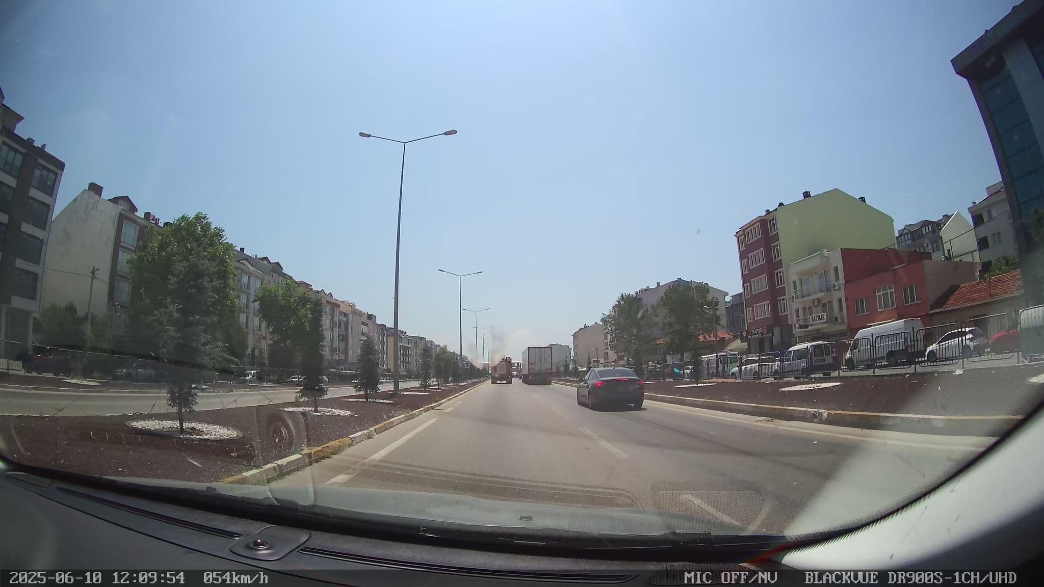 Street view near Otel Binası, Bandırma — © Zafer (CC BY-SA · Mapillary)