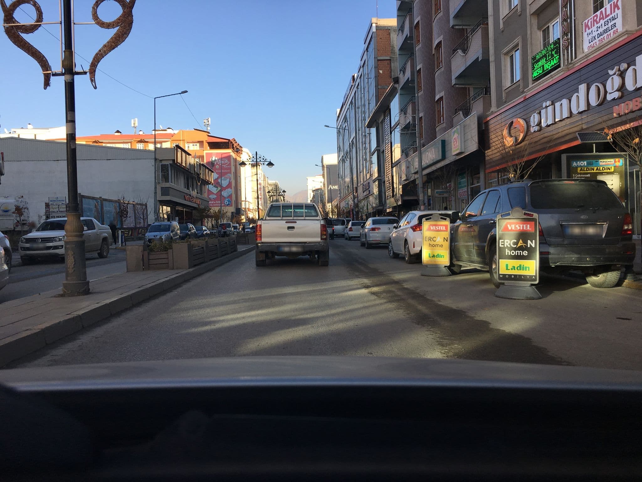 Street view near Montana Hotel, Van — © kaymakam (CC BY-SA · Mapillary)