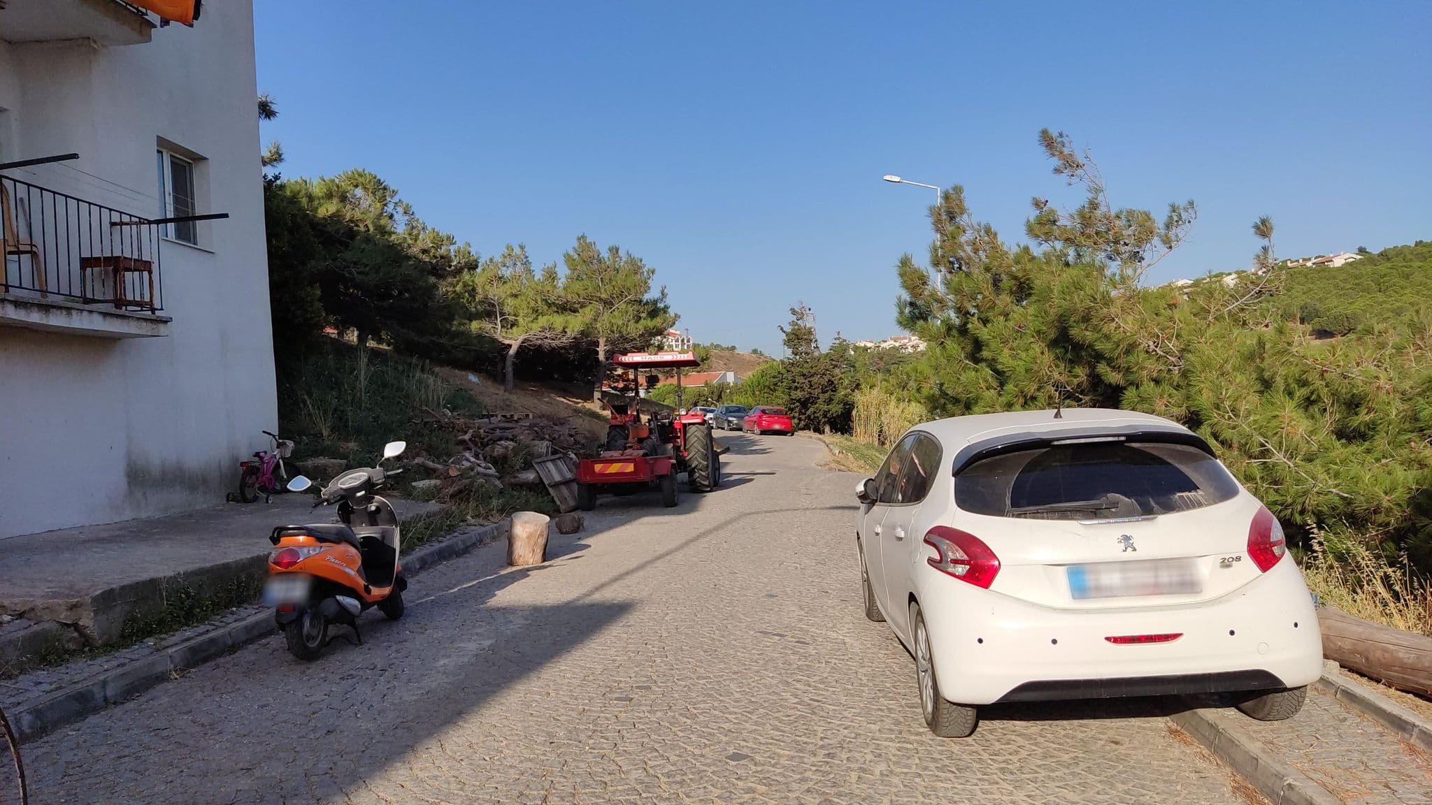 Street view near Belediye Lojmanları, Bozcaada — © orkut (CC BY-SA · Mapillary)