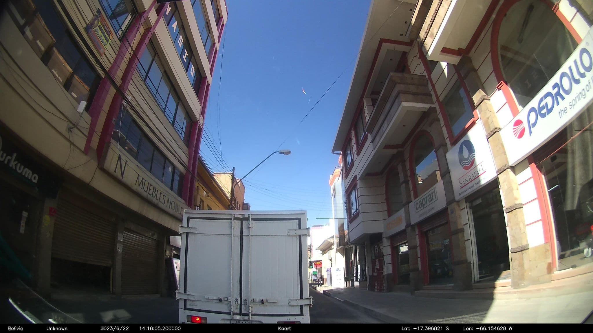 Street view near Hostal Florida, Cochabamba — © kaart_2 (CC BY-SA · Mapillary)