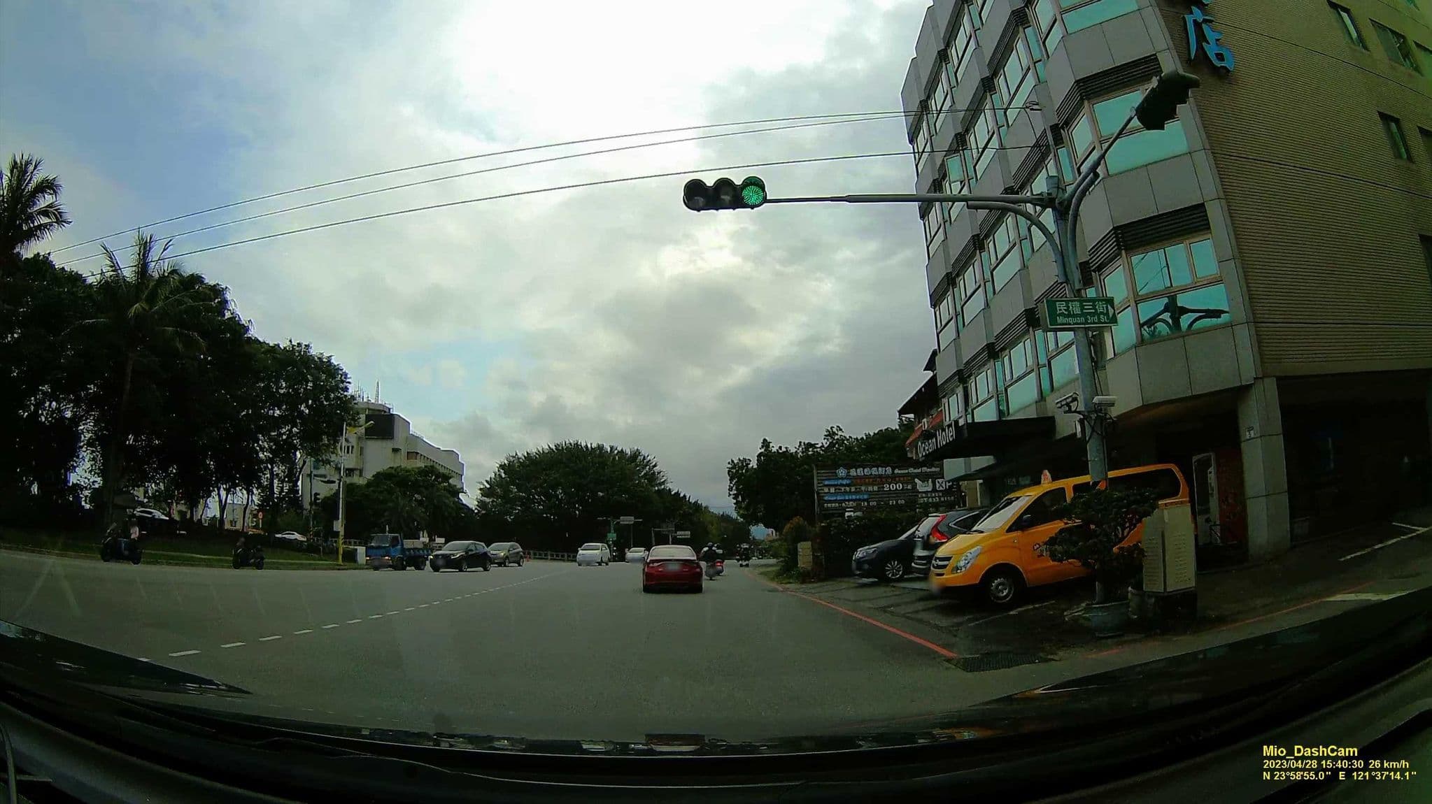 Street view near Ocean Hotel, Hualien City — © hcyen (CC BY-SA · Mapillary)