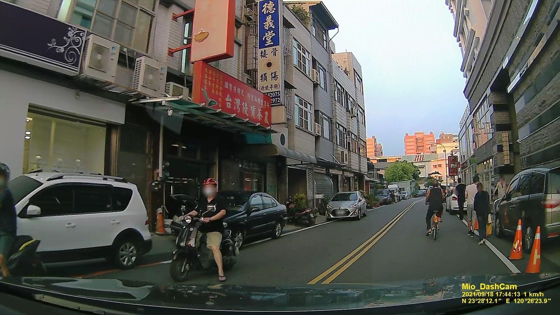 Street view near Hotel Hi, Chiayi City — © littlebtc (CC BY-SA · Mapillary)