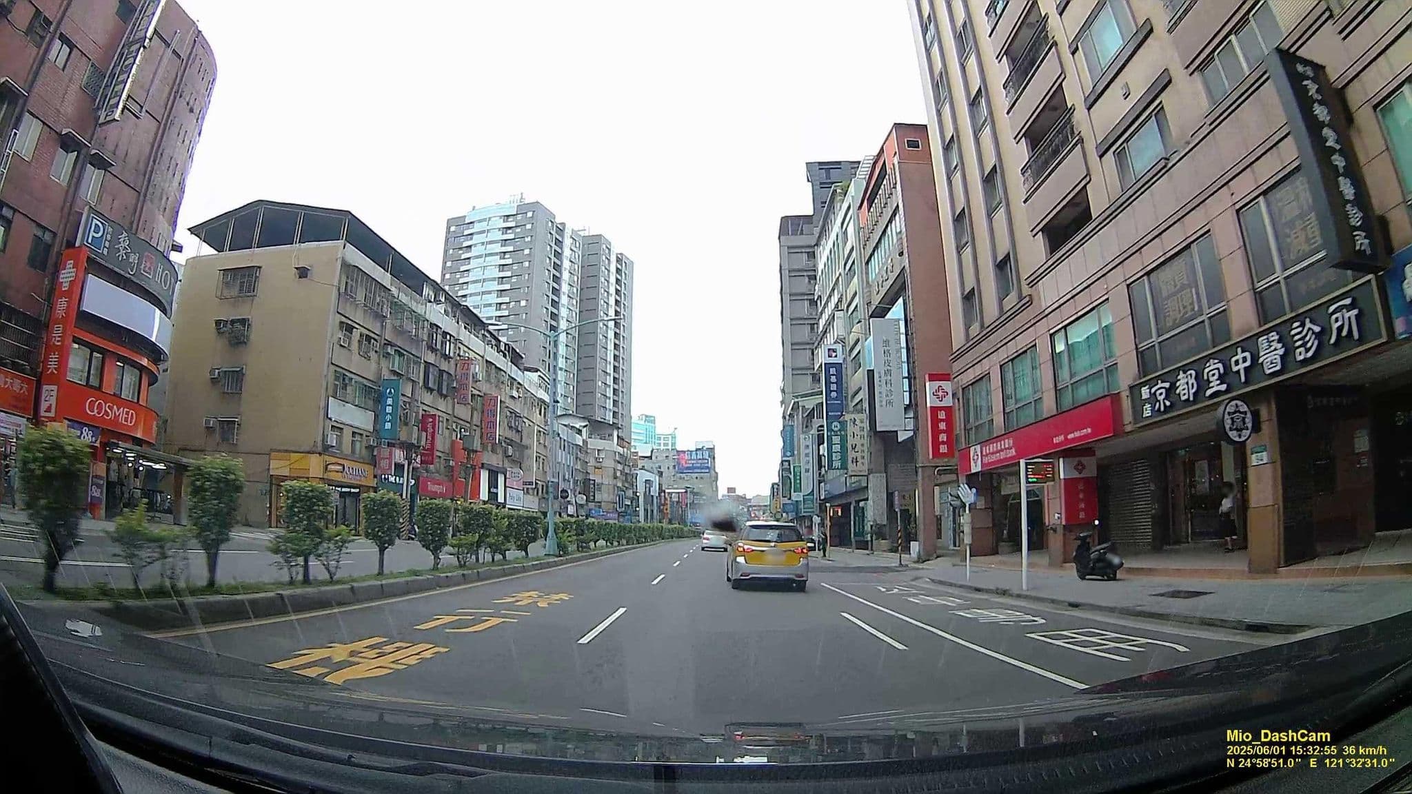 Street view near 黎明Hotel, Taipei — © hcyen (CC BY-SA · Mapillary)
