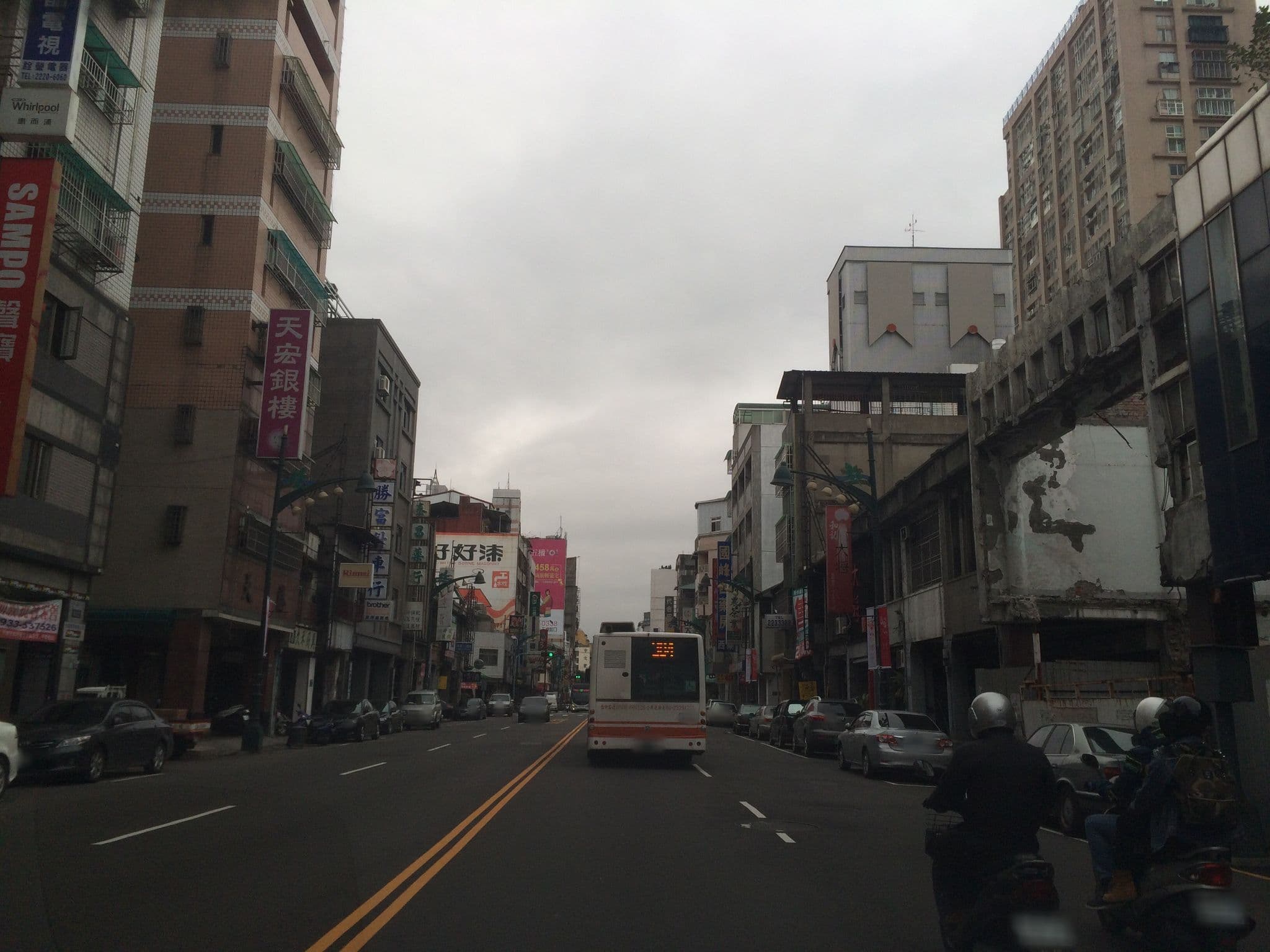 Street view near Kao Yuan Hotel, Taichung — © pty11111 (CC BY-SA · Mapillary)