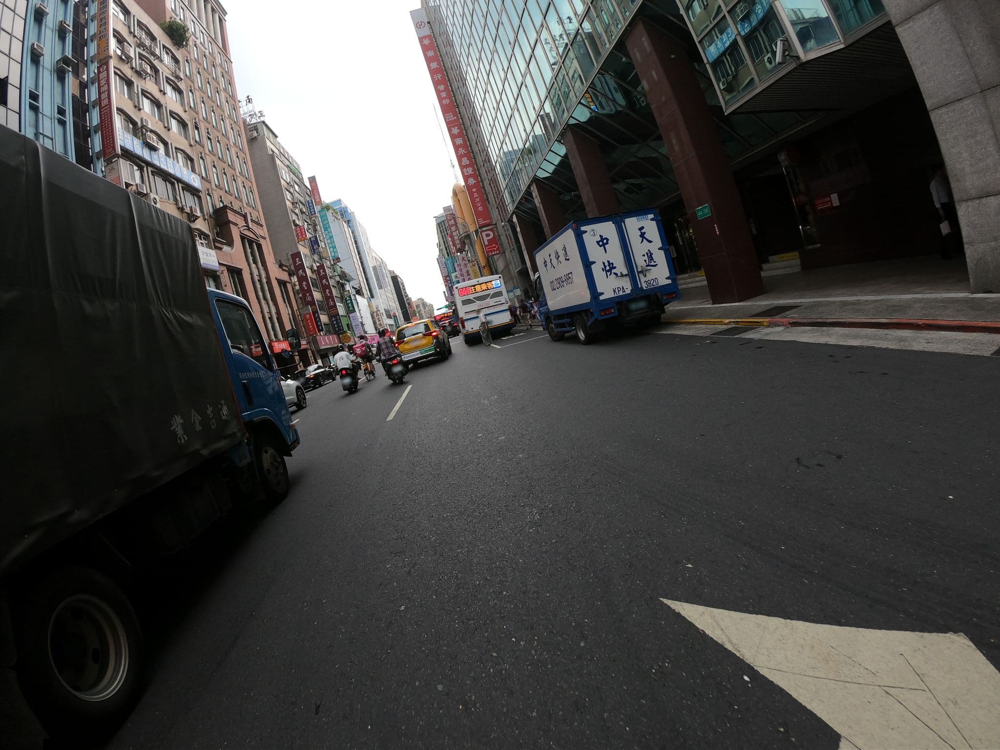 Street view near InPage Hotel, Taipei — © heretpe2019 (CC BY-SA · Mapillary)