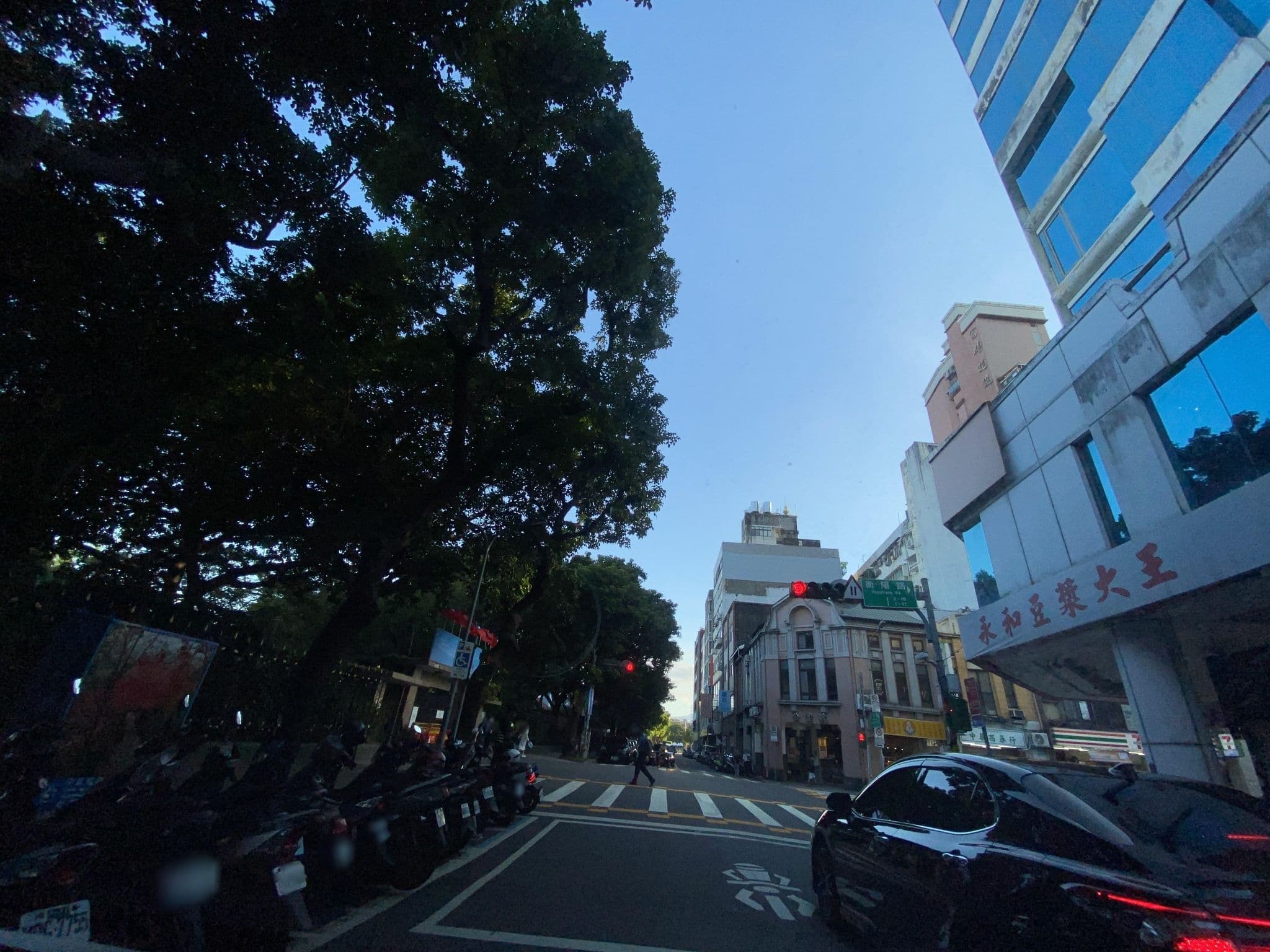 Street view near 天晴HOTEL, Taipei — © irvinfly (CC BY-SA · Mapillary)