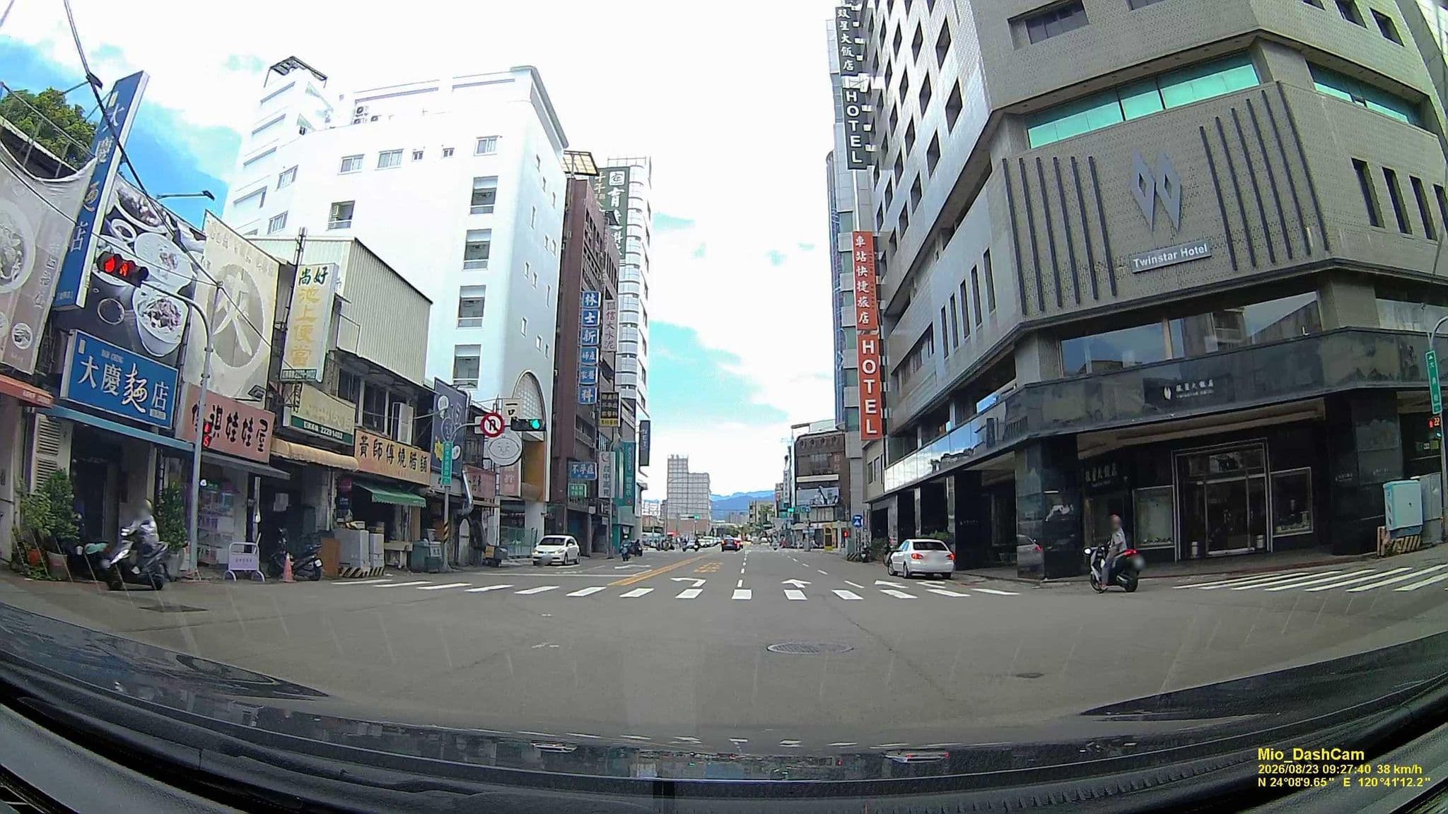 Street view near Station Express Hotel, Taichung — © hcyen (CC BY-SA · Mapillary)