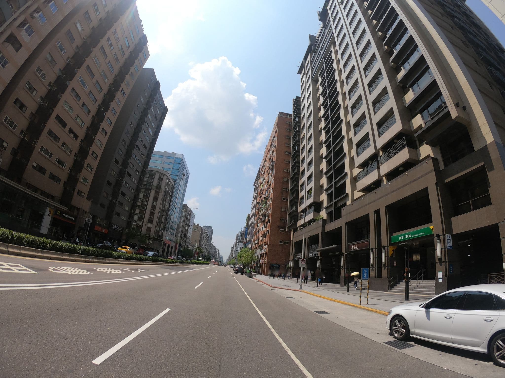 Street view near Jiizu Hostel, Taipei — © heretpe2019 (CC BY-SA · Mapillary)