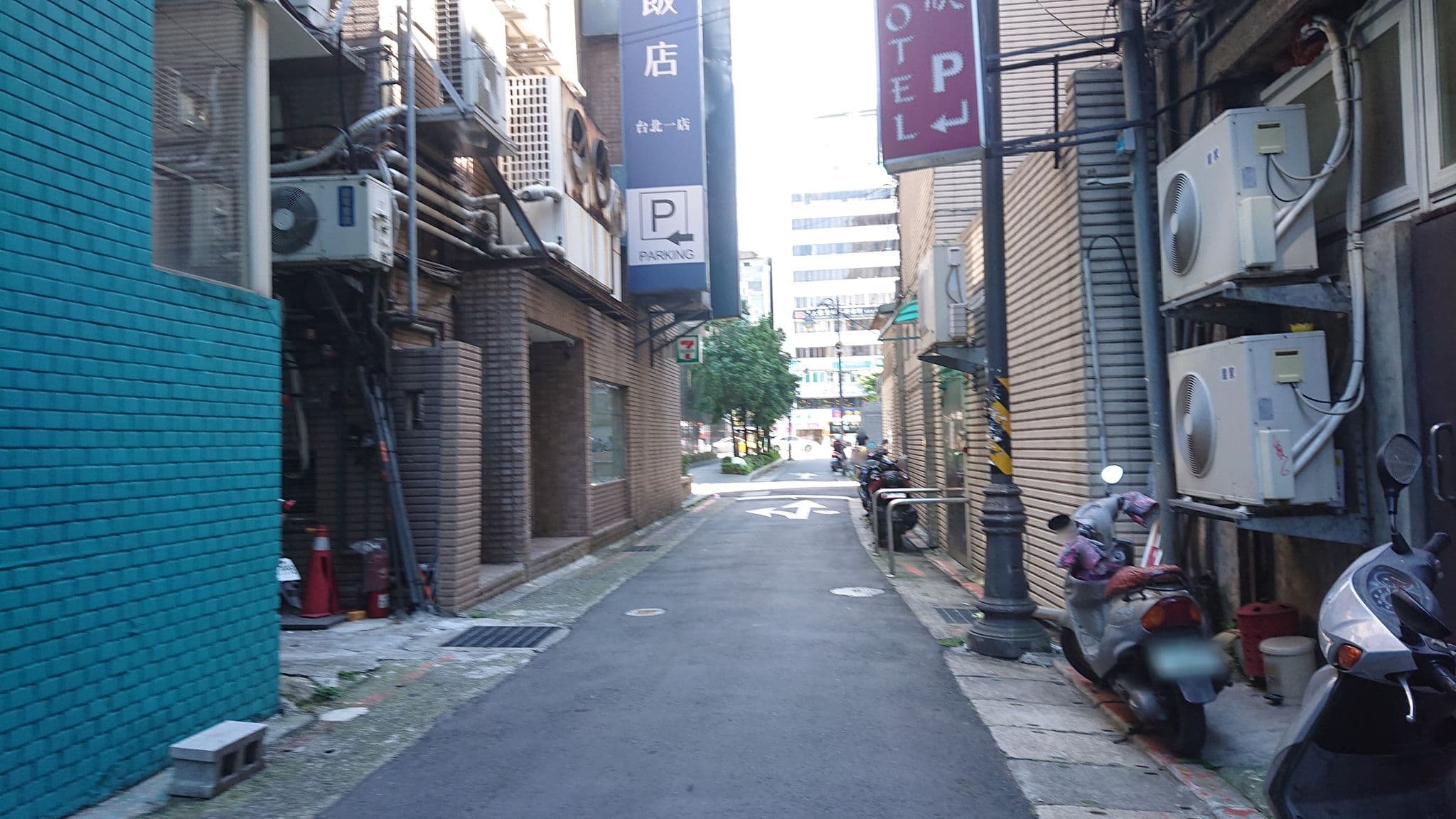Street view near Hoyumi Hotel, Taipei — © alllenwang (CC BY-SA · Mapillary)