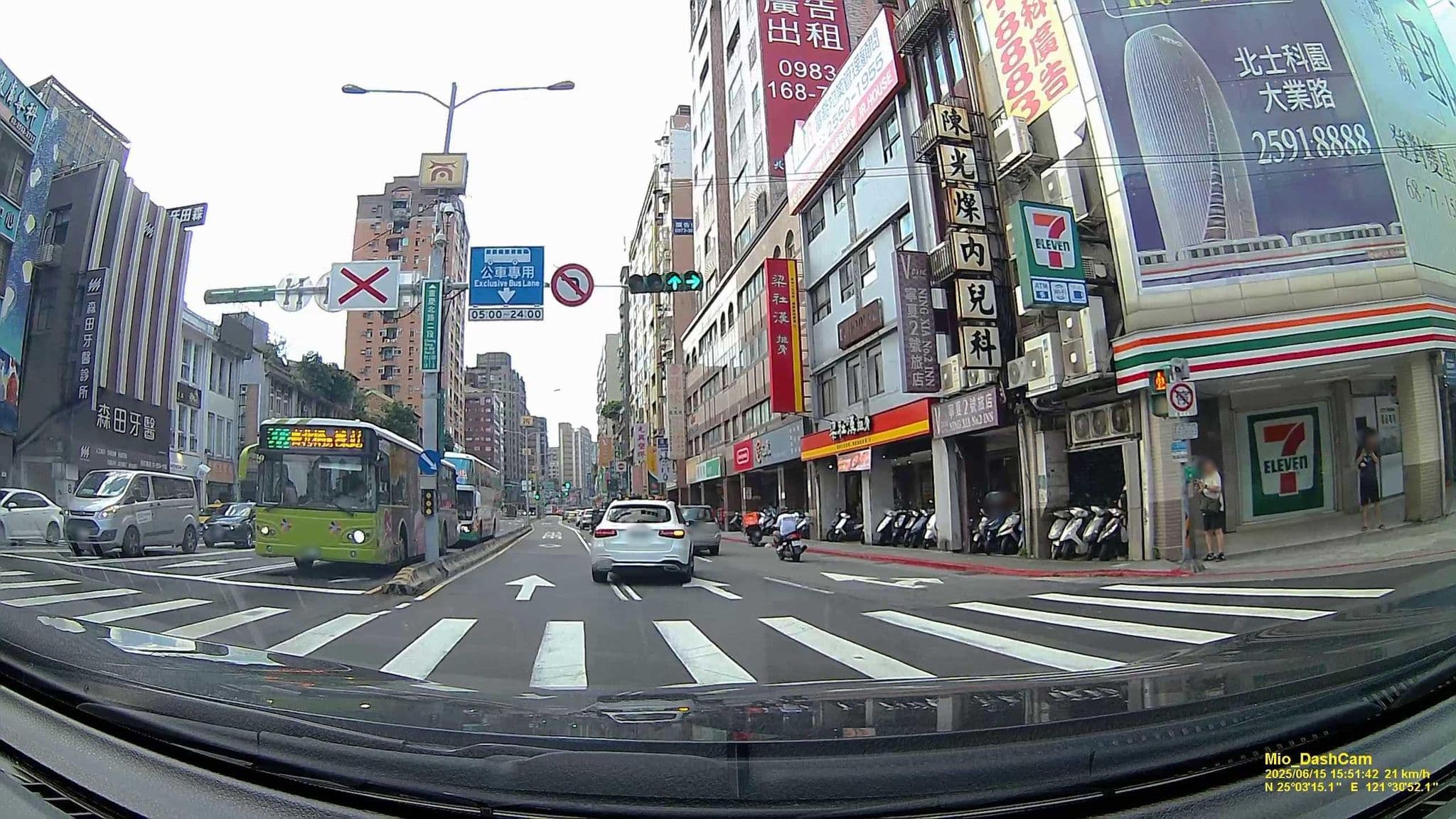 Street view near 寧夏2號旅店, Taipei — © hcyen (CC BY-SA · Mapillary)