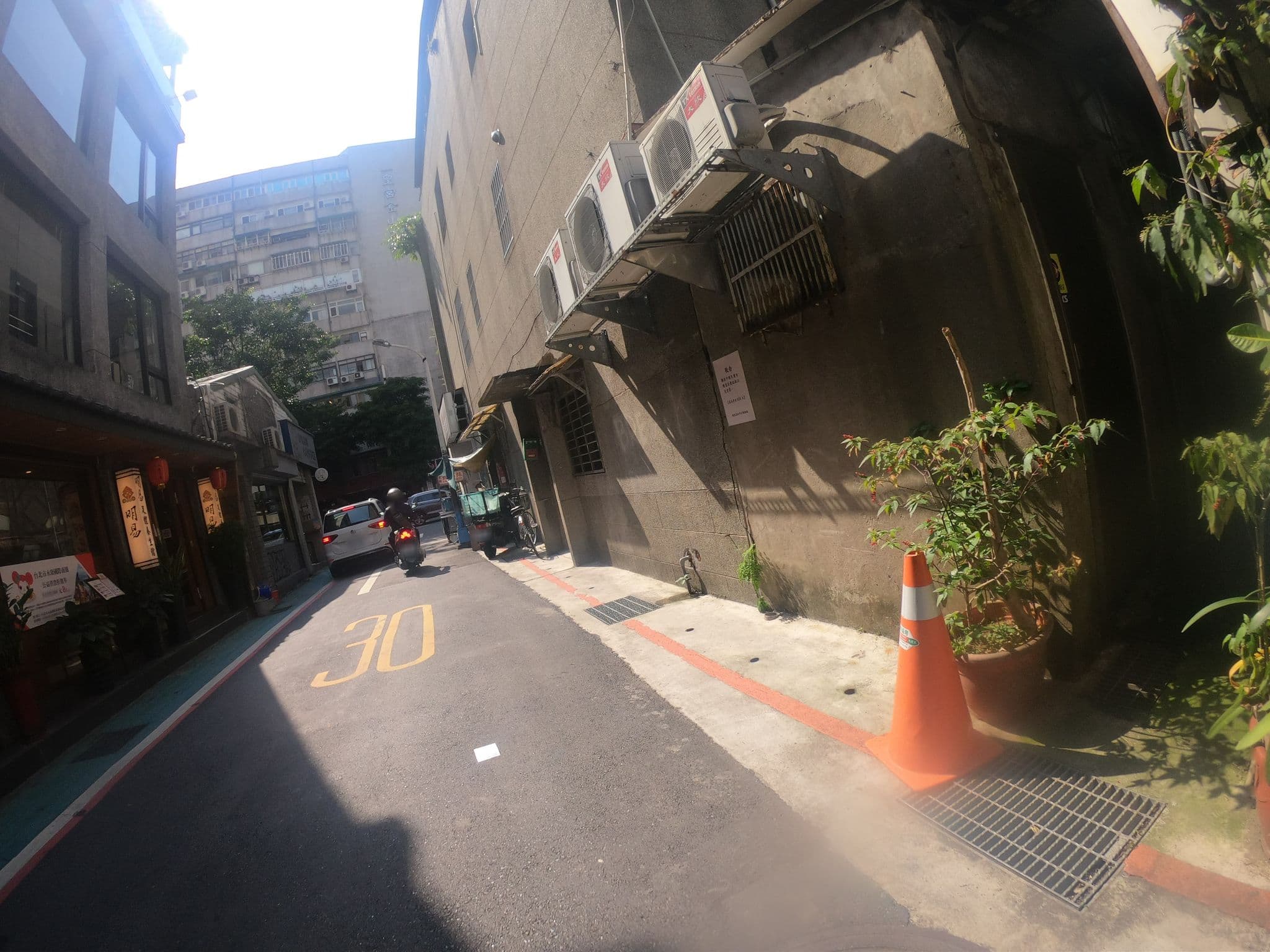 Street view near Dongmen 3, Taipei — © heretpe2019 (CC BY-SA · Mapillary)