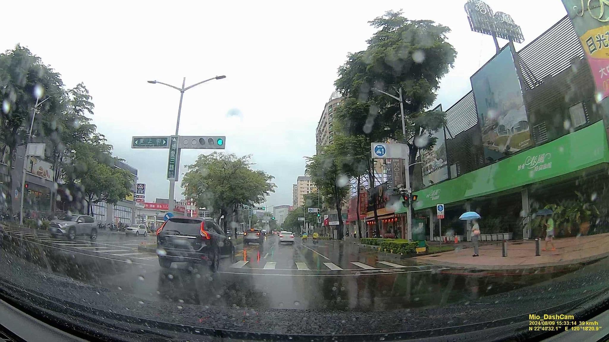 Street view near 春風 Motel, Kaohsiung — © hcyen (CC BY-SA · Mapillary)