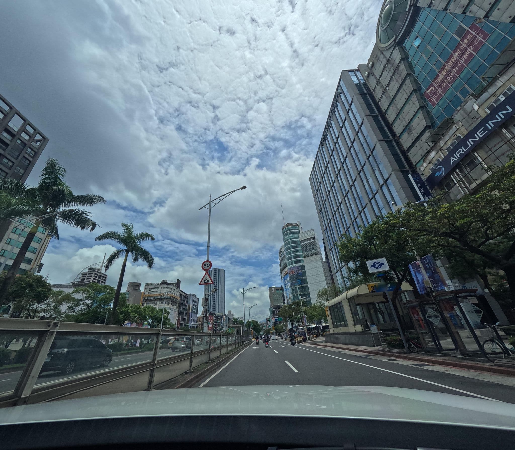 Street view near 相鐵Grand Fresa台北西門, Taipei — © alllenwang (CC BY-SA · Mapillary)