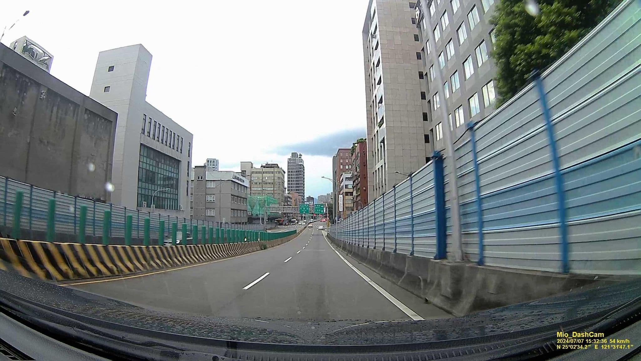 Street view near Wow Hotel, Taipei — © hcyen (CC BY-SA · Mapillary)