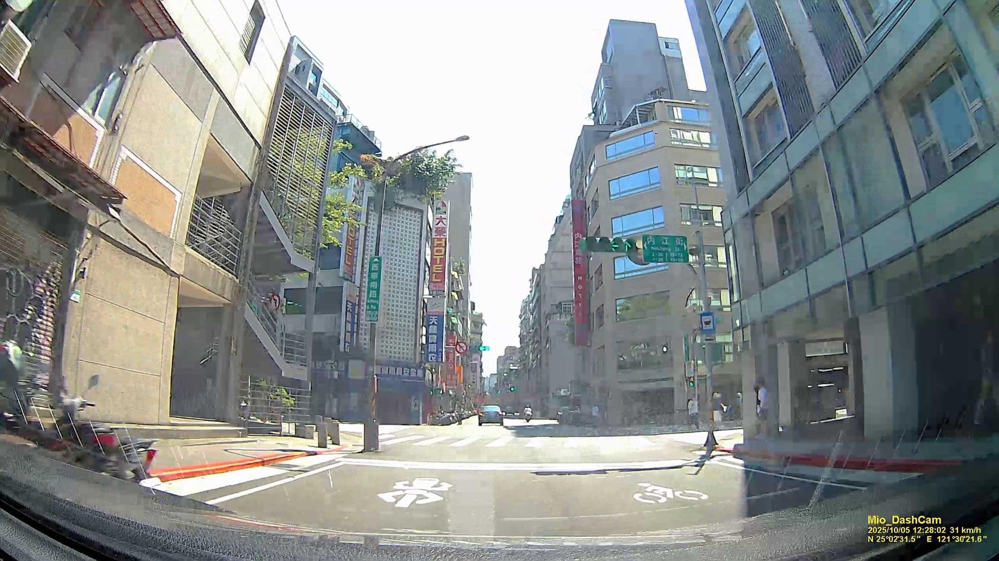 Street view near 大榮Hotel, Taipei — © hcyen (CC BY-SA · Mapillary)