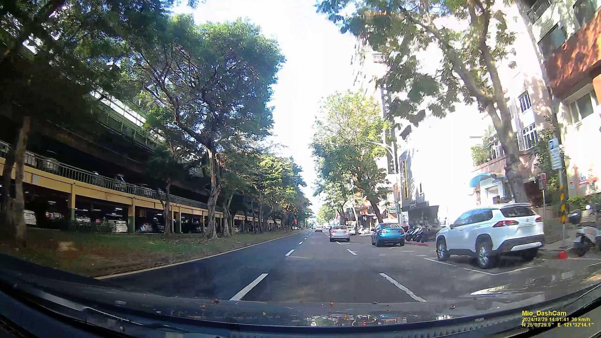 Street view near CHECKinn, Taipei — © hcyen (CC BY-SA · Mapillary)