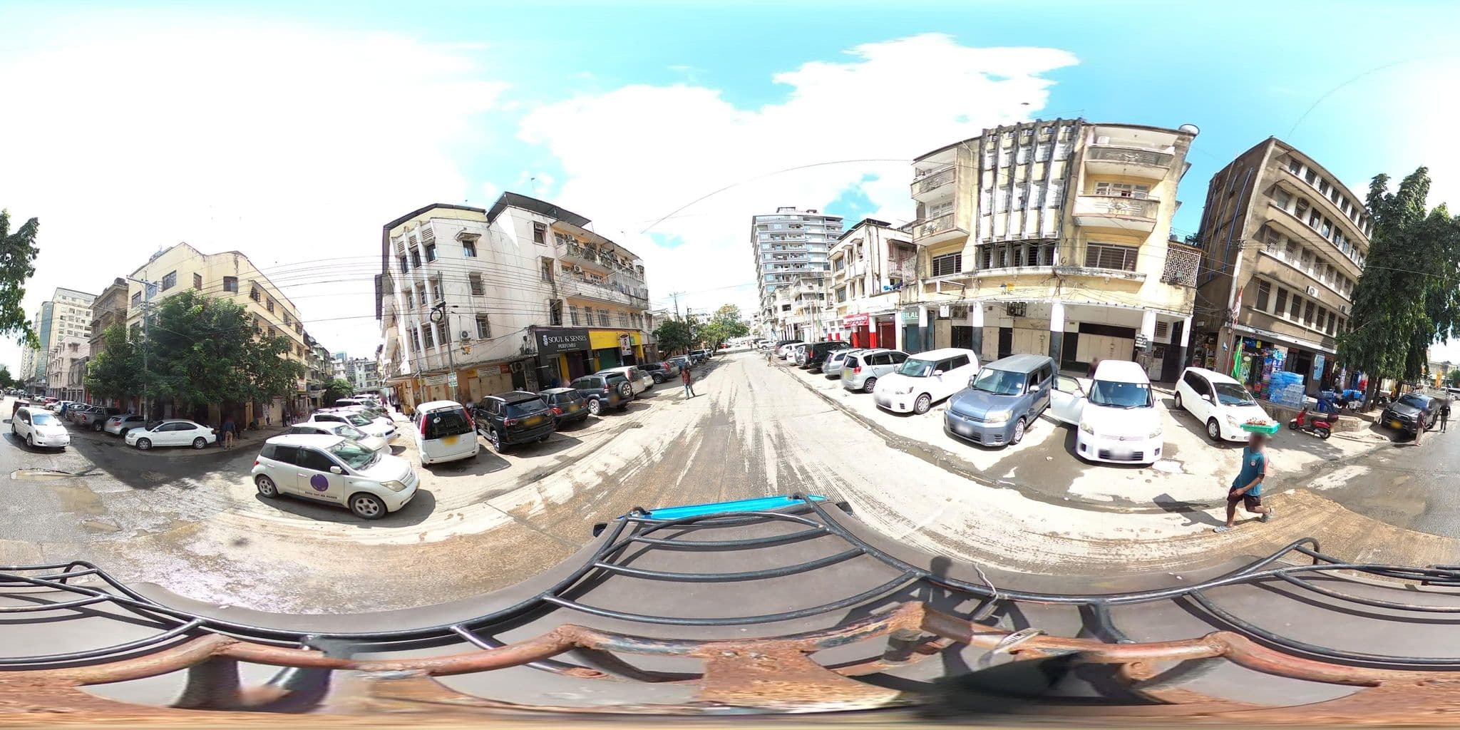 Street view near Econo Lodge, Dar es Salaam