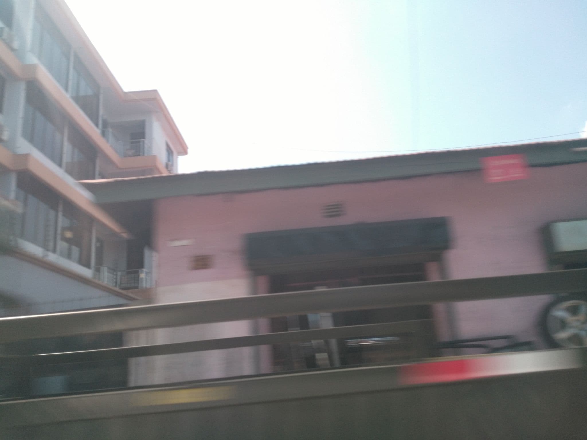 Street view near Paris guest house 10.000ts clean room, toilet out, Arusha — © ralebipim (CC BY-SA · Mapillary)