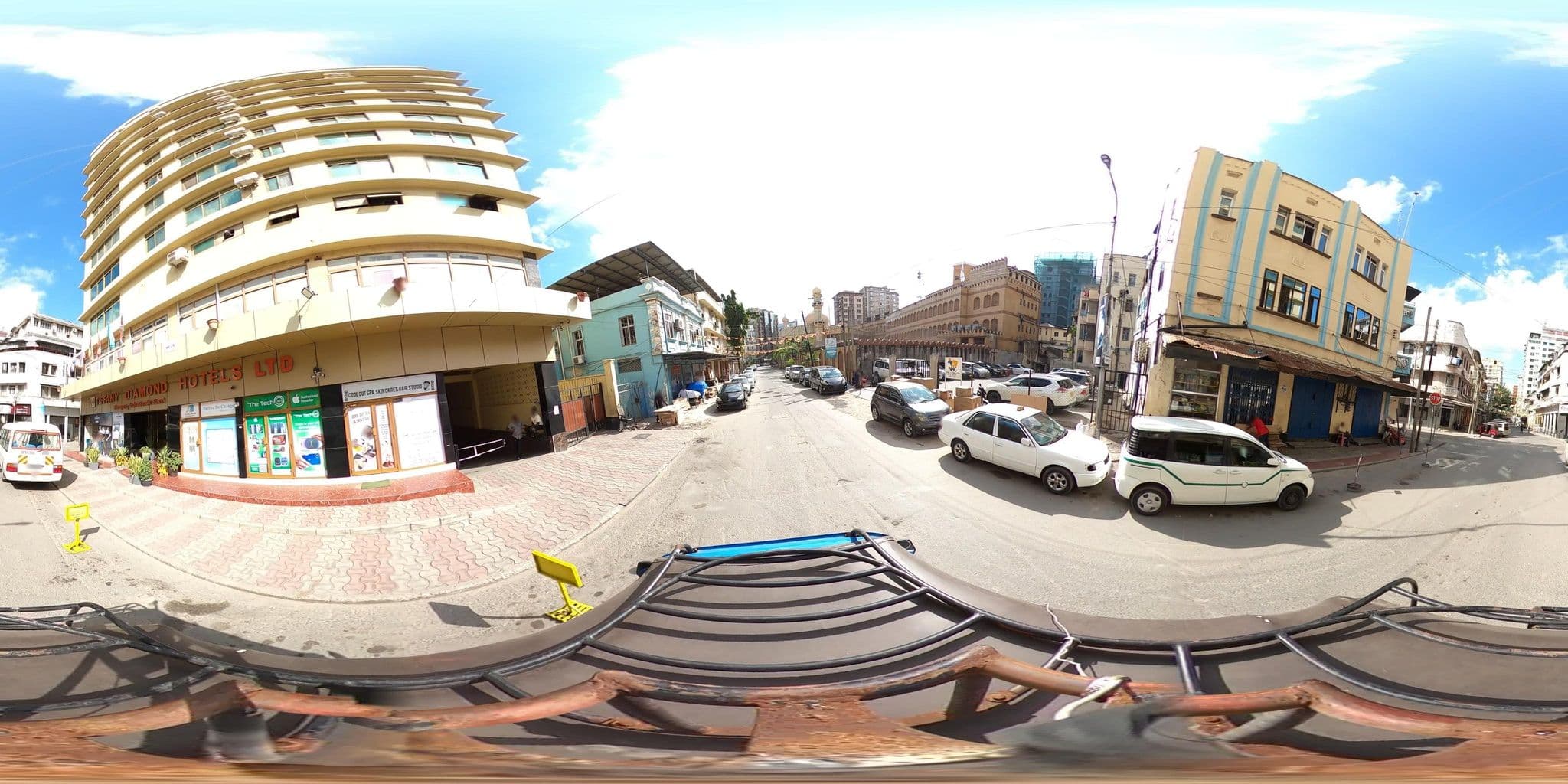 Street view near Tiffany Diamond Hotel, Dar es Salaam