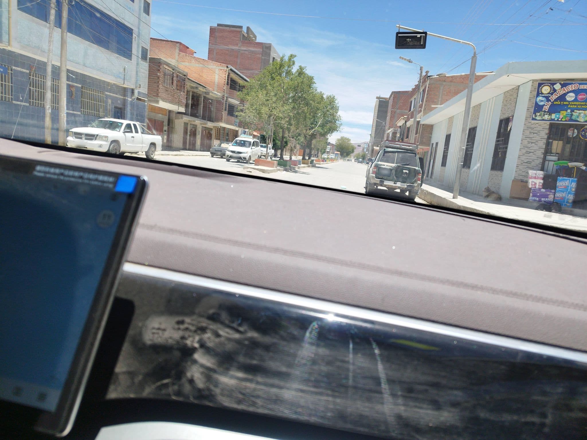 Street view near Hostal Vieli, Uyuni — © rodolfovar (CC BY-SA · Mapillary)