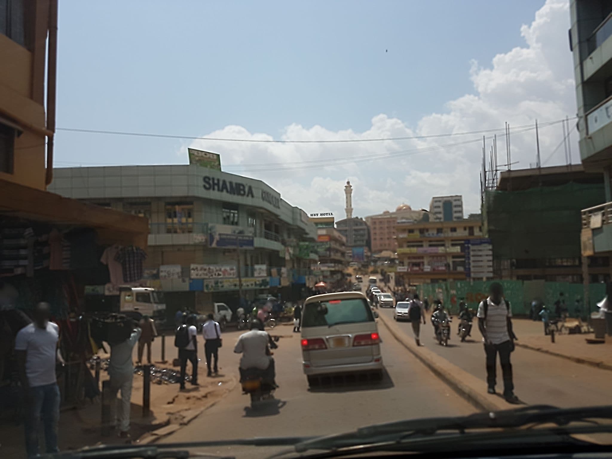 Street view near Ravens Hotel, Kampala