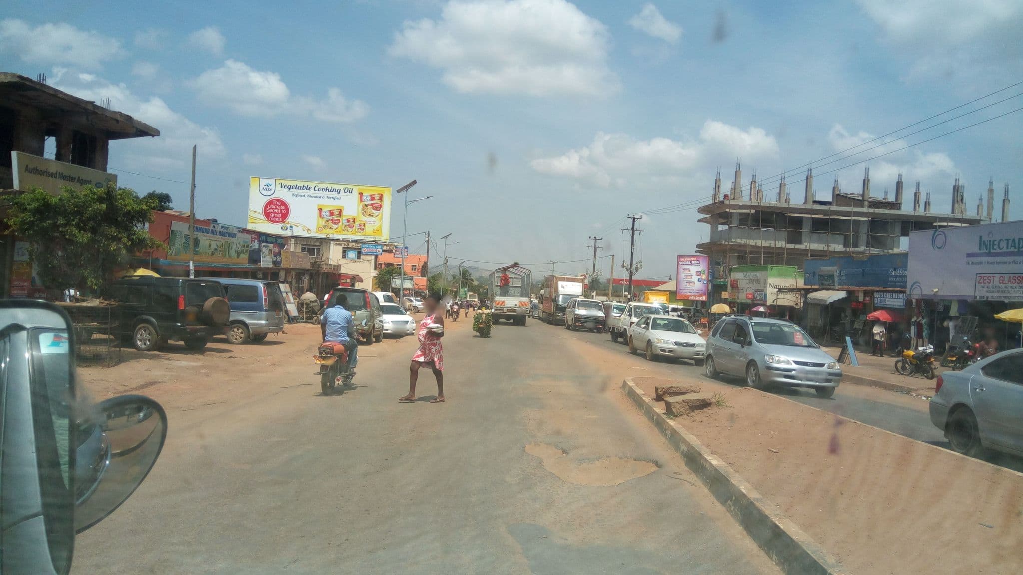 Street view near Conrad hotel, Mukono — © kimdave (CC BY-SA · Mapillary)