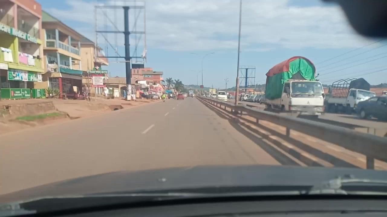 Street view near Rinsar Hotel, Bunamwaya — © roadroid (CC BY-SA · Mapillary)