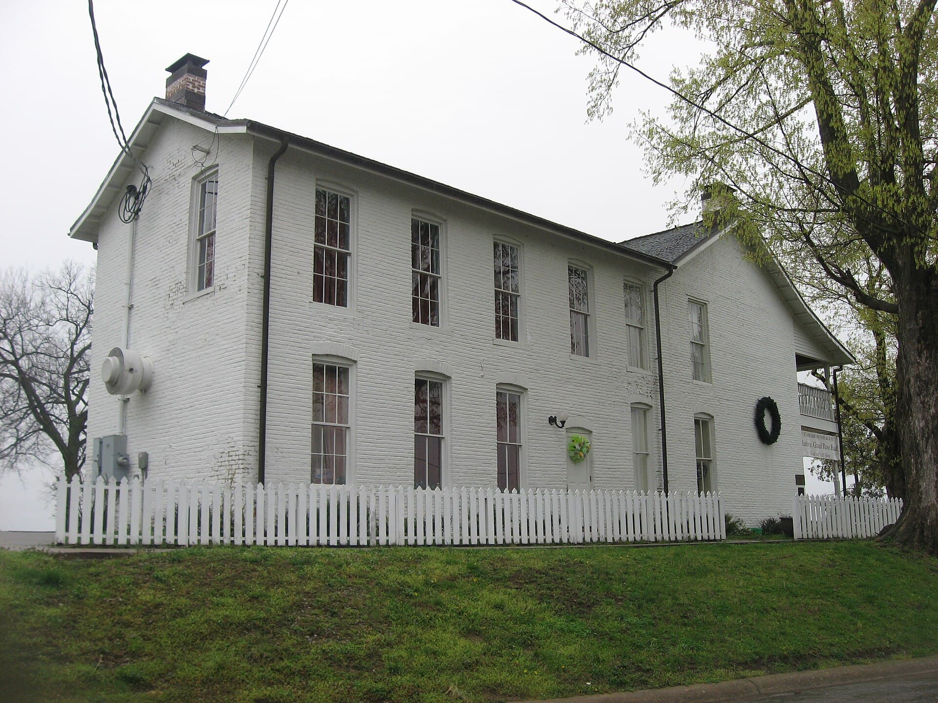 Rose Hotel (via Wikimedia Commons, Public domain)