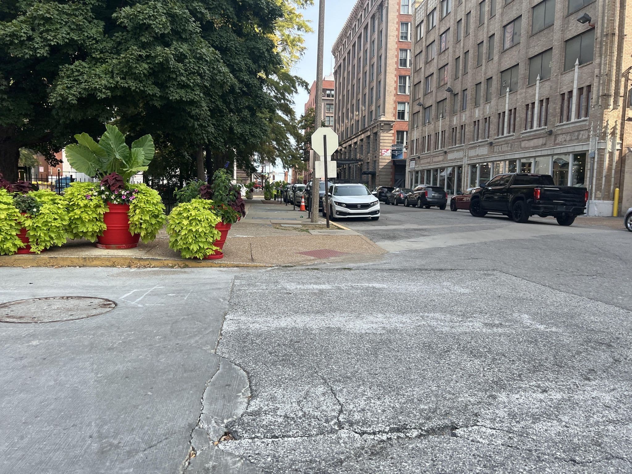 Street view near Tru, St. Louis — © shogohirasawa (CC BY-SA · Mapillary)