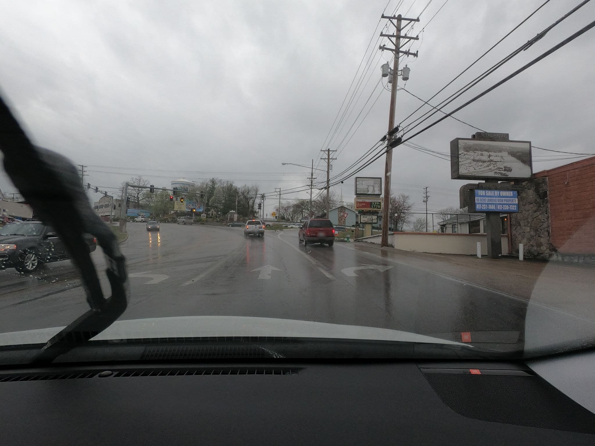 Street view near (vacant), Branson — © toebee (CC BY-SA · Mapillary)